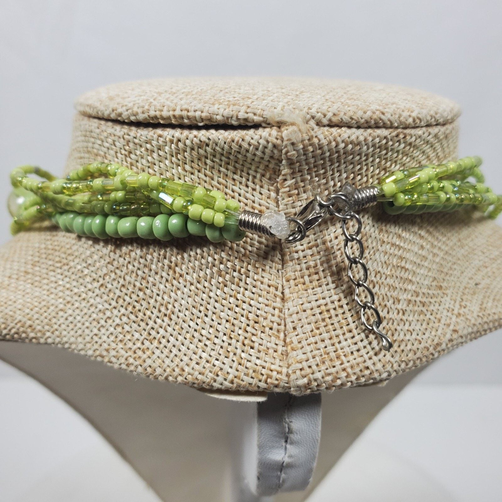 The Unbranded Brand Vintage Seashell Green Necklace 19" Long w/ 2.5" Pendant Size ONE SIZE - 4 Thumbnail