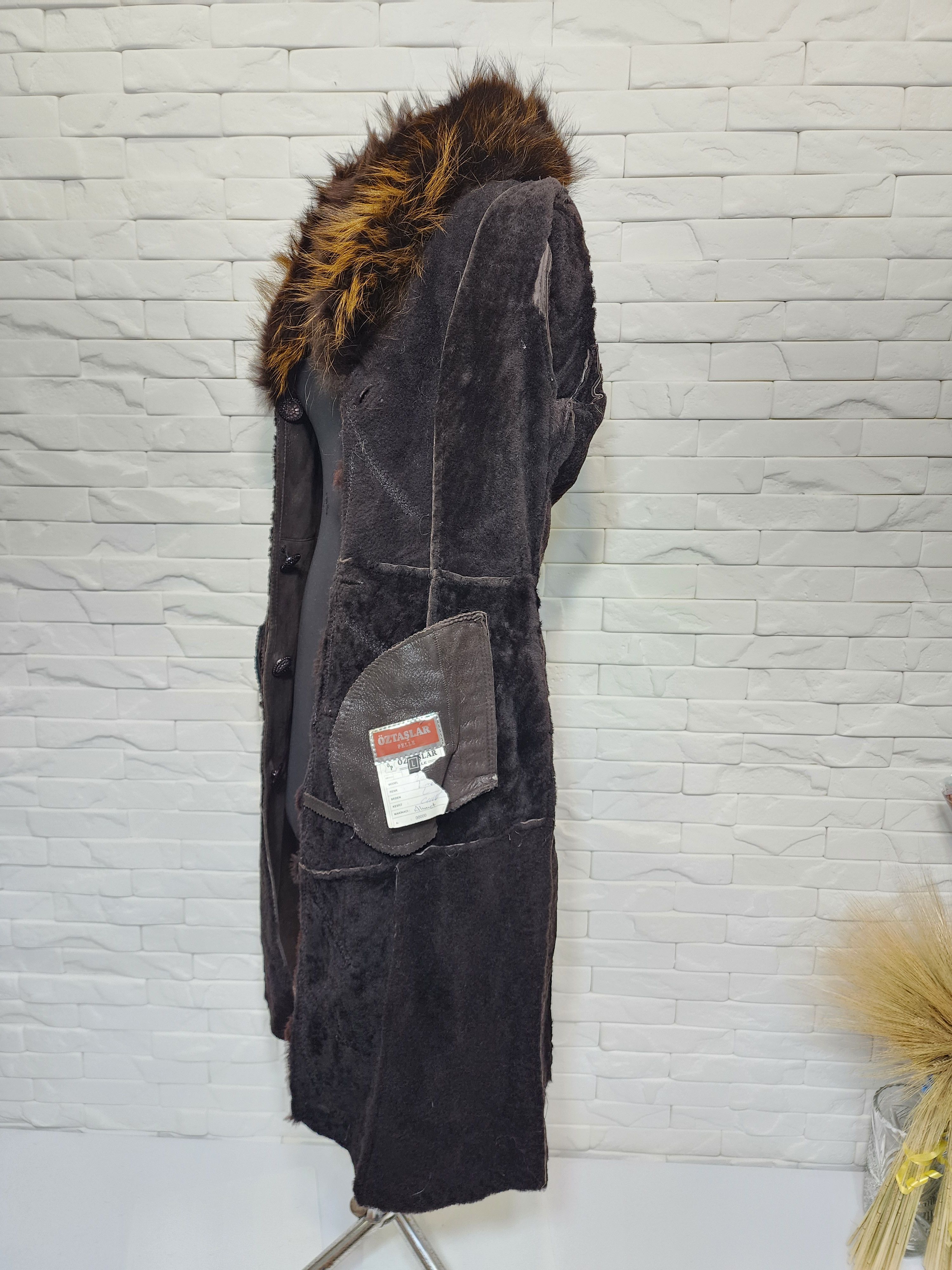 Uniqlo Women's Brown Sheepskin Coat: Genuine Fur Collar Size M / US 6-8 / IT 42-44 - 9 Thumbnail
