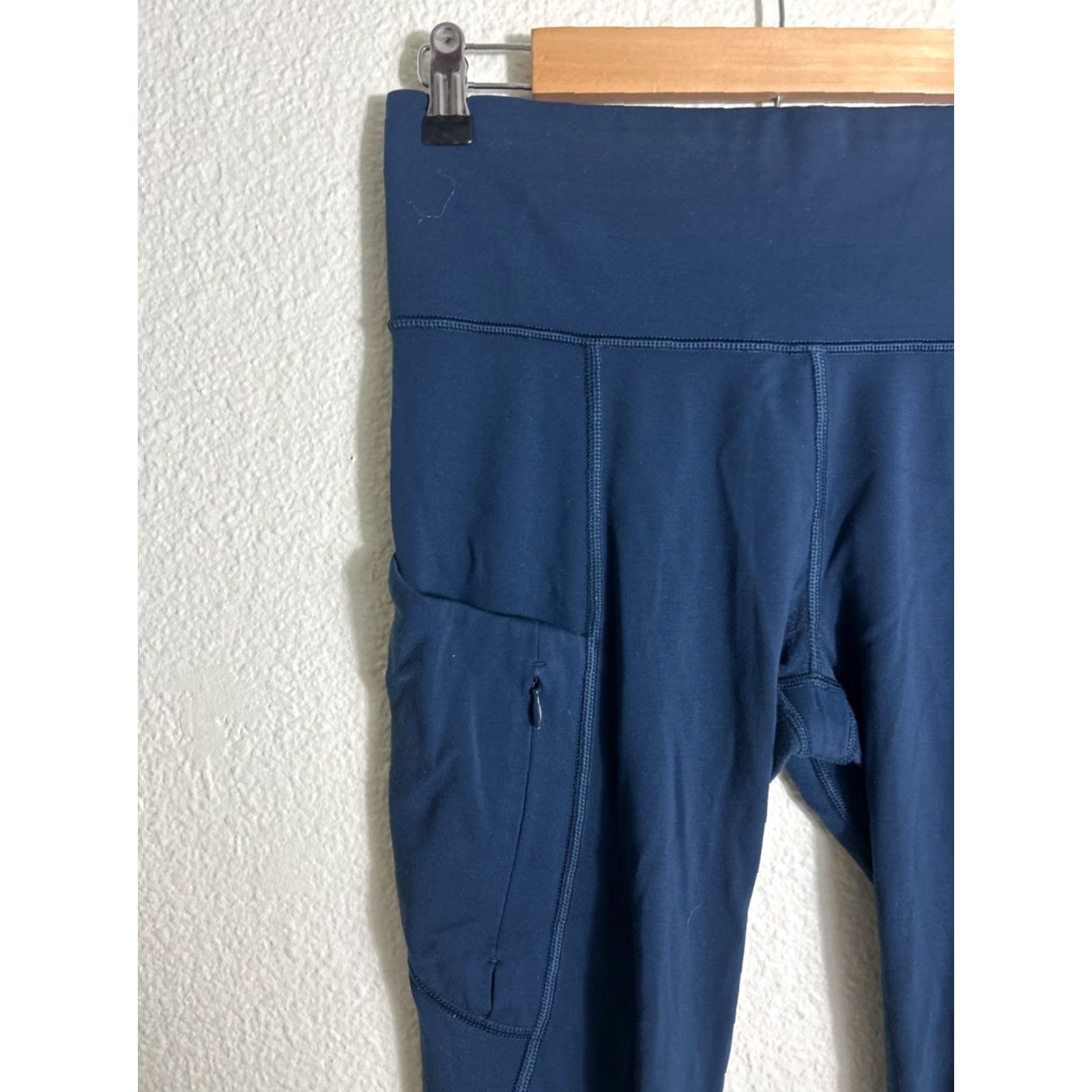 Athleta Athleta Leggings Cropped Deep Teal S Size Small Pockets Athletic Gym Running Yoga Size 28" / US 6 / IT 42 - 4 Thumbnail