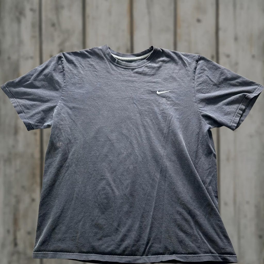 Nike Nike Shirt Mens XL Black Swoosh Logo Crewneck Cotton Jersey Standard Fit Tagless Size US XL / EU 56 / 4 - 1 Thumbnail