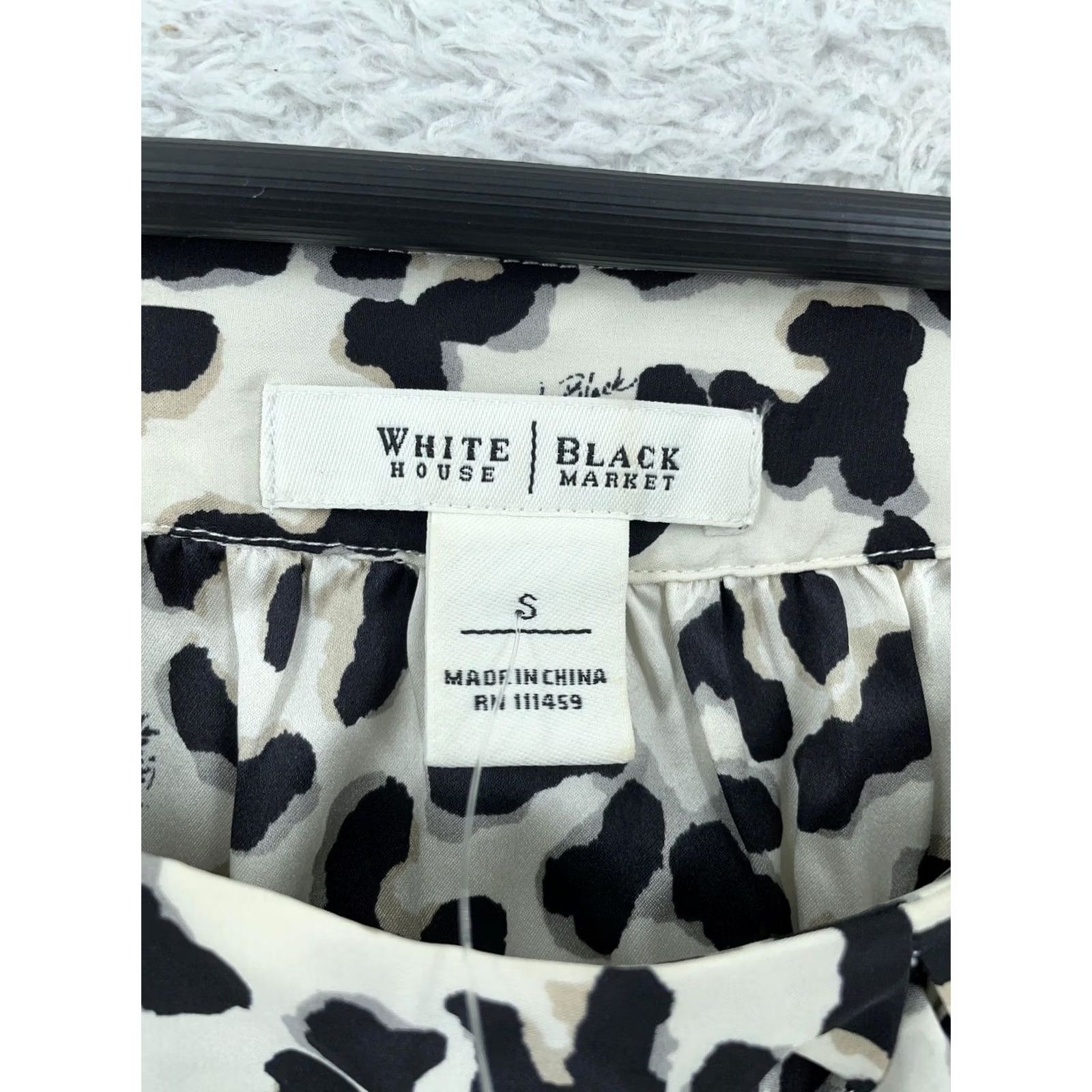 White House Black Market White House Black Market Blouse Top Womens S White Leopard Print Silk Tie Neck Size S / US 4 / IT 40 - 6 Thumbnail