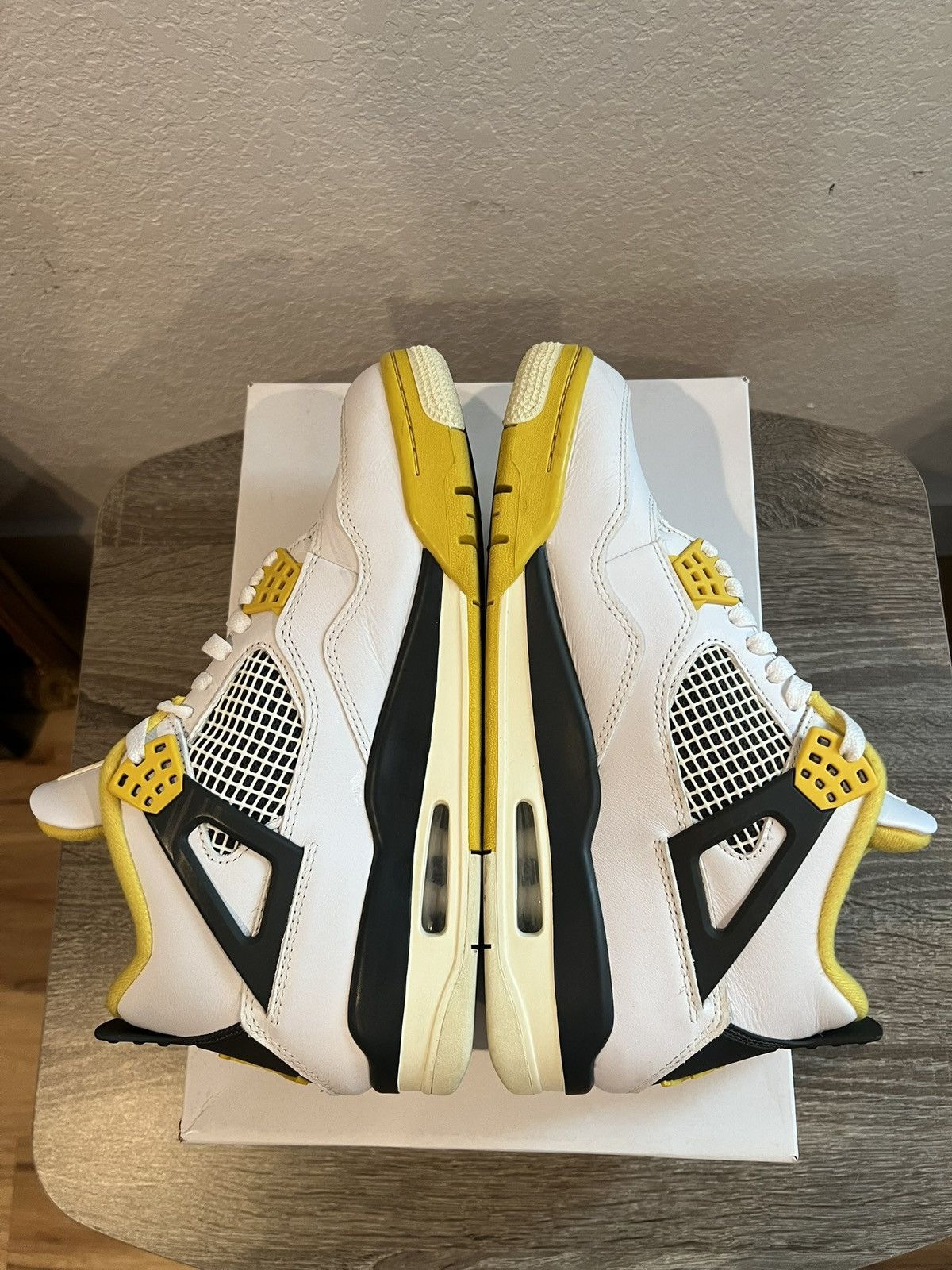 Jordan 4 Vivid Sulfur