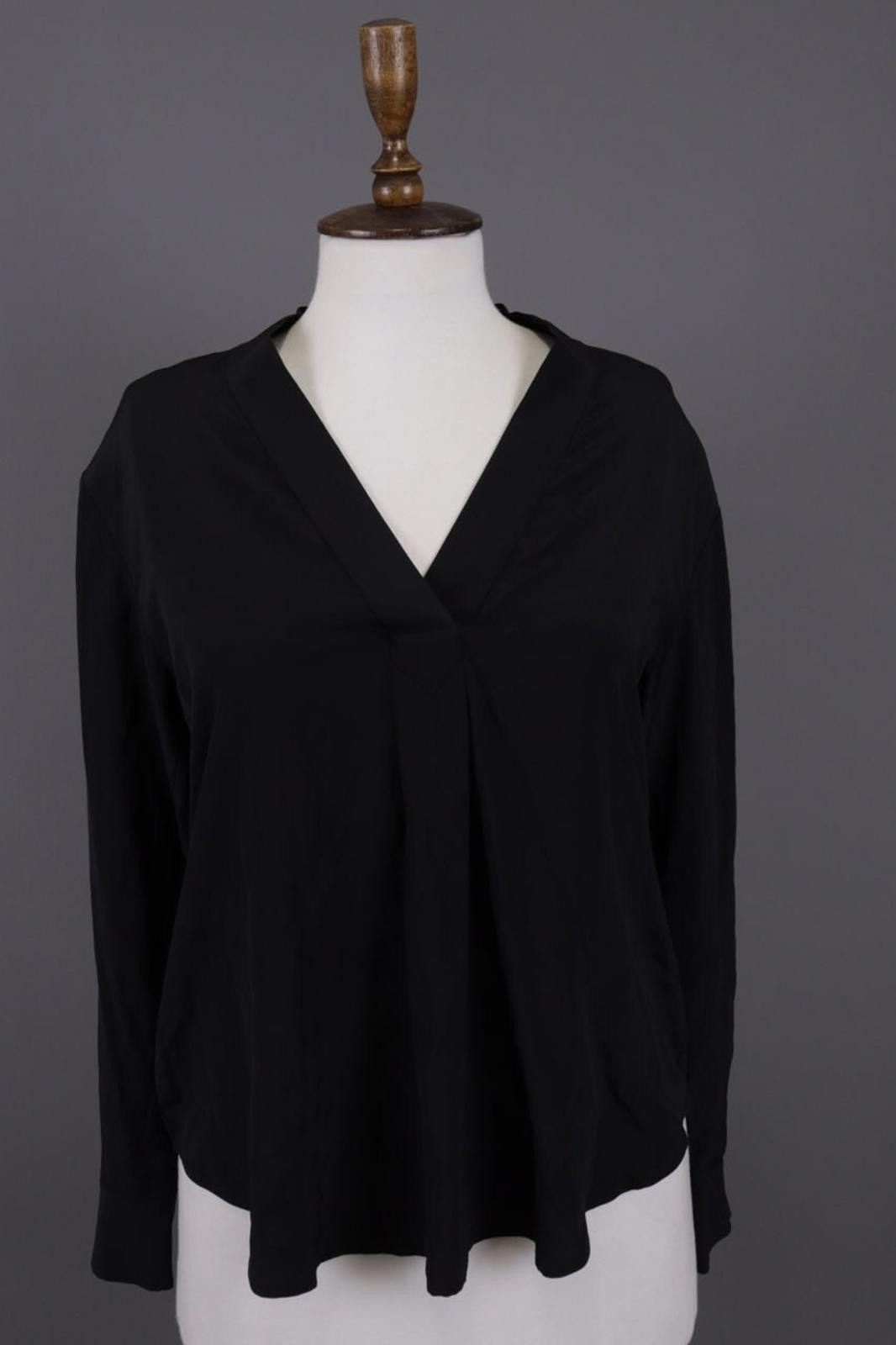 Diane von Furstenberg Ladies Diane von Furstenberg Black V-Neck Top Blouse Size XS Size XS / US 0-2 / IT 36-38 - 1 Thumbnail