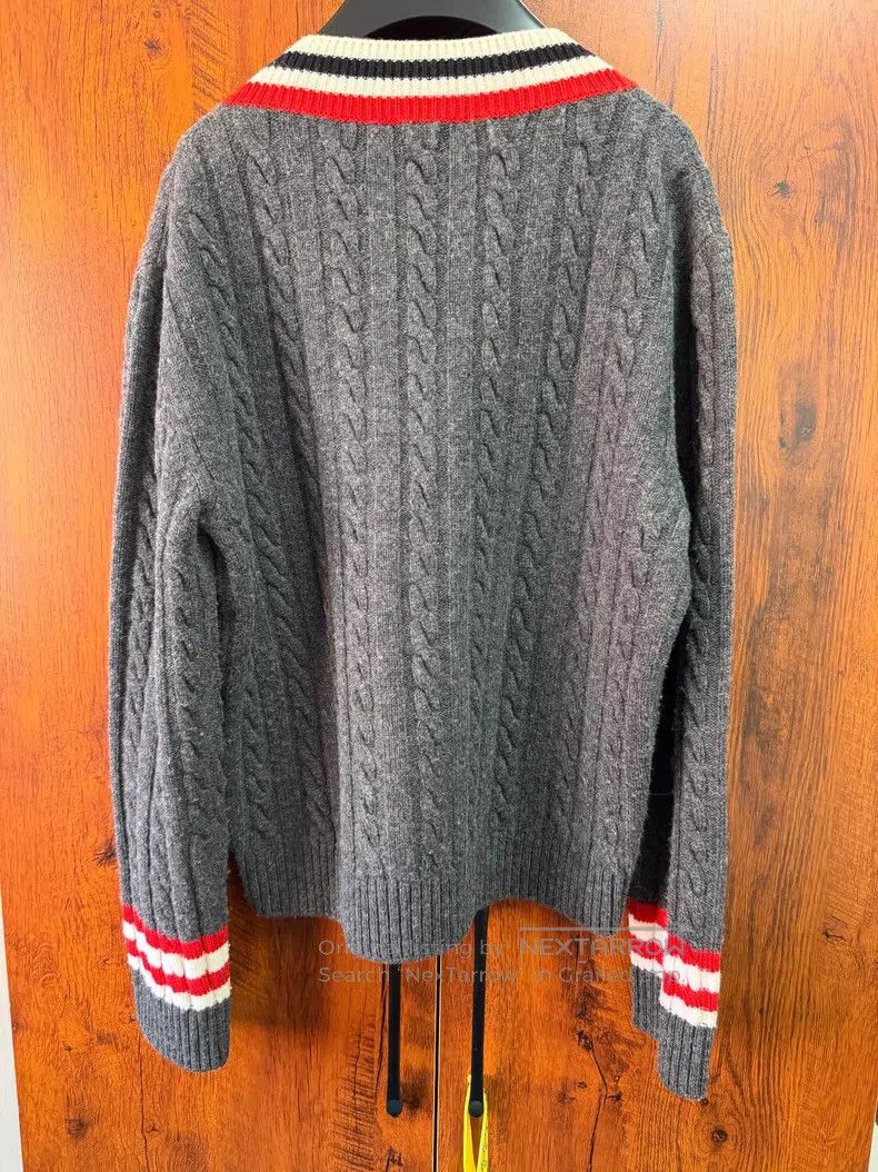 Loewe Loewe Gray V-neck sweater, 100% wool, made in Italy Size M / US 6-8 / IT 42-44 - 2 Thumbnail
