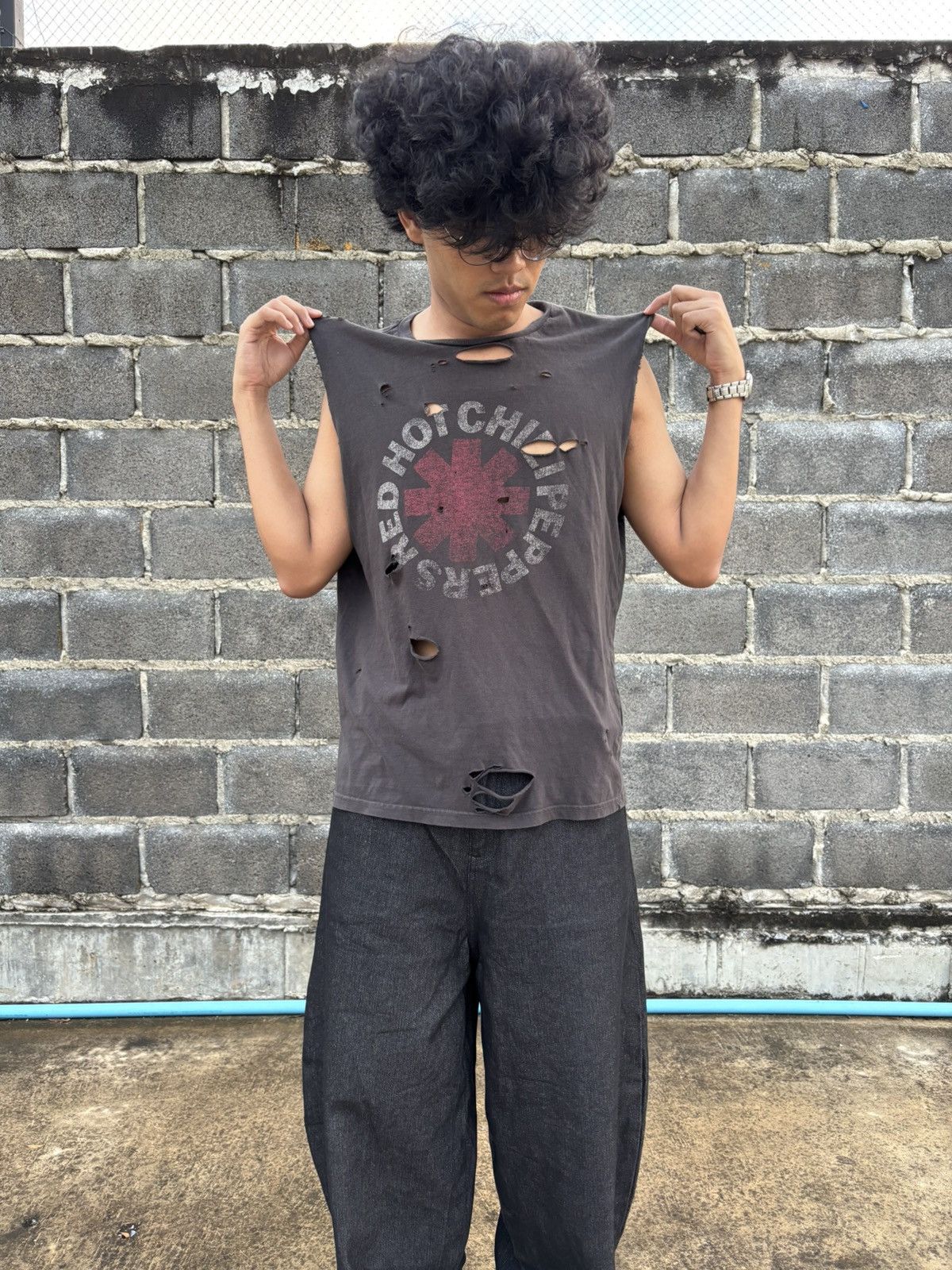 Band Tees Faded RED HOT CHILI PEPPERS T Shirt Distressed Thrashed Size US L / EU 52-54 / 3 - 4 Thumbnail