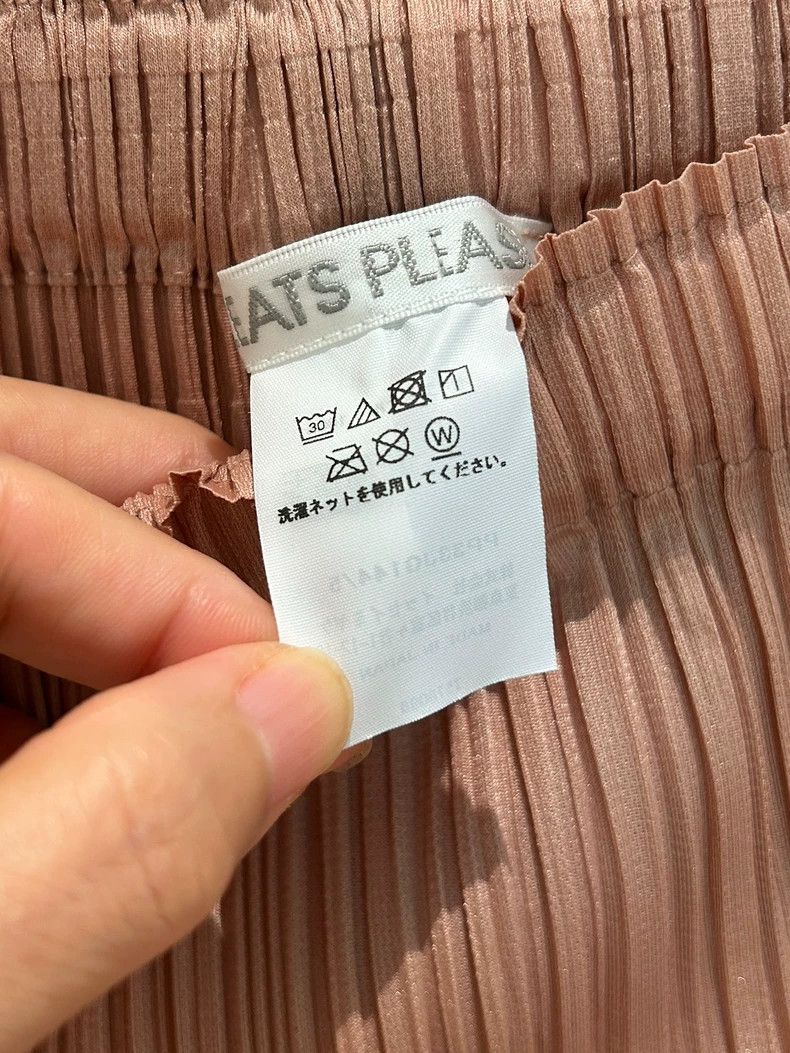 Issey Miyake Issey Miyake size:5 Light pink pleated skirt Size 22" - 2 Thumbnail