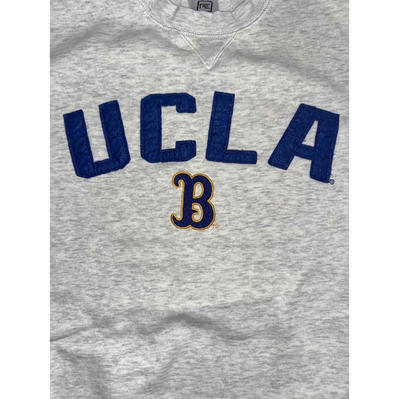FELT VINTAGE UCLA Bruins Felt Appliqué Crewneck Sweatshirt Gray M Mens 90s Collegiate Graphic Print Embroidered Logo Crew Neck Size US M / EU 48-50 / 2 - 2 Thumbnail