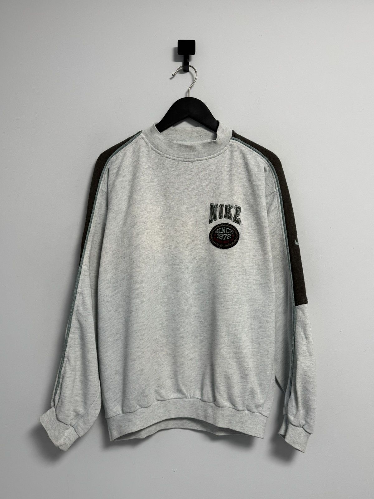 Nike Vintage Nike Sweatshirt Y2K Logo Pullover 90s Style Size US M / EU 48-50 / 2 - 1 Thumbnail