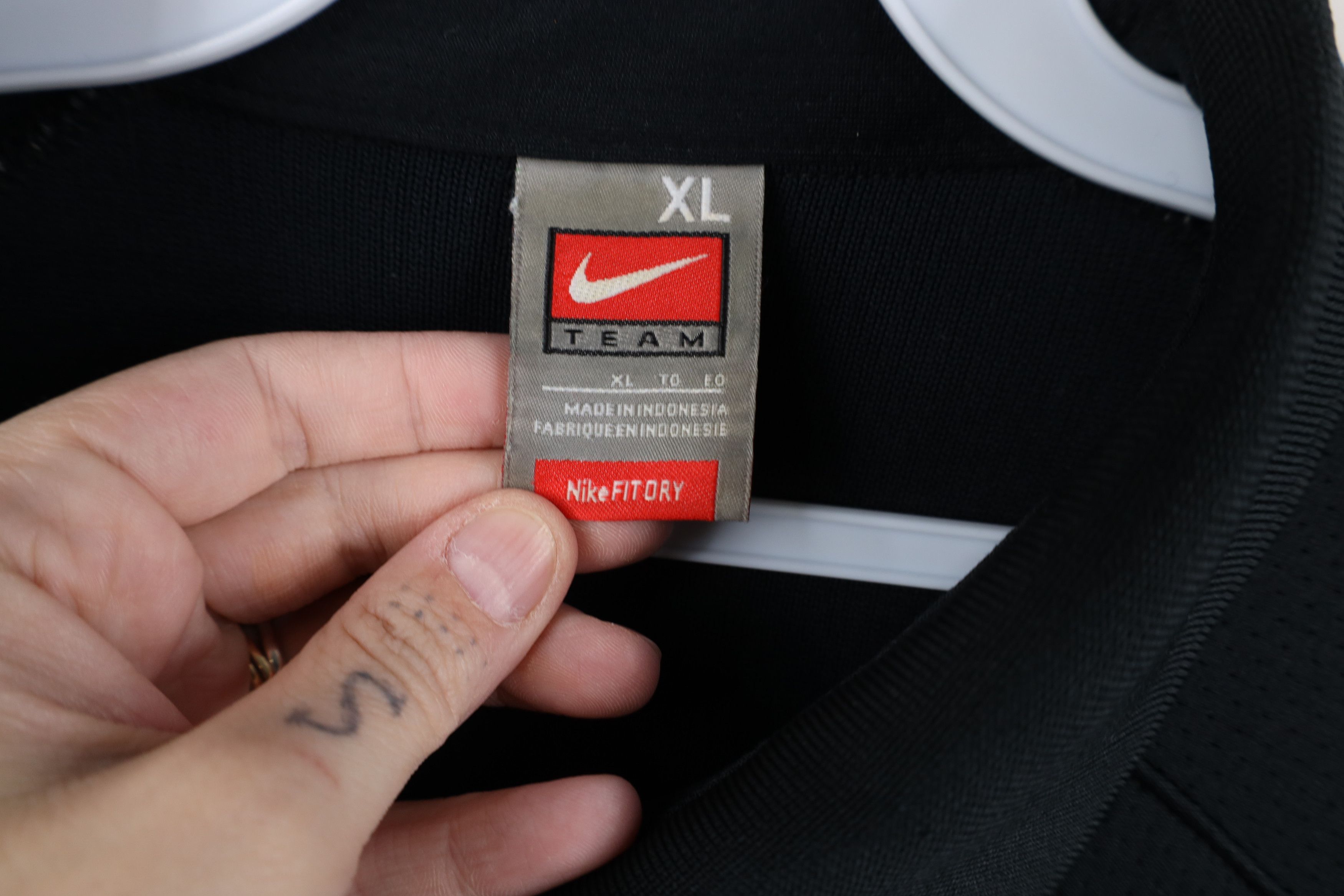 Nike Vintage Nike Mini Swoosh Mesh Heavyweight Long Sleeve Polo Size US XL / EU 56 / 4 - 9 Thumbnail
