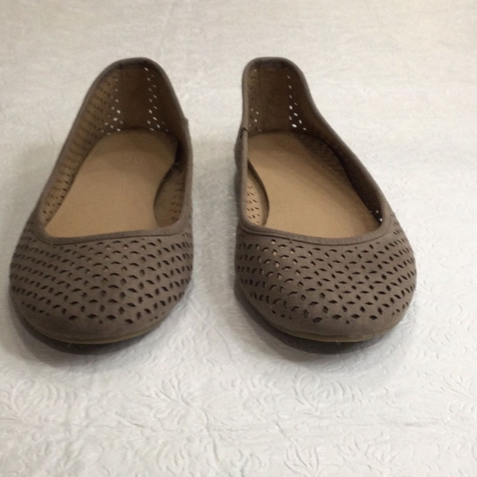 Other Universal Thread Boho Eyelet Cut Out Tan Flats Size 10 Size US 10 / IT 40 - 16 Thumbnail