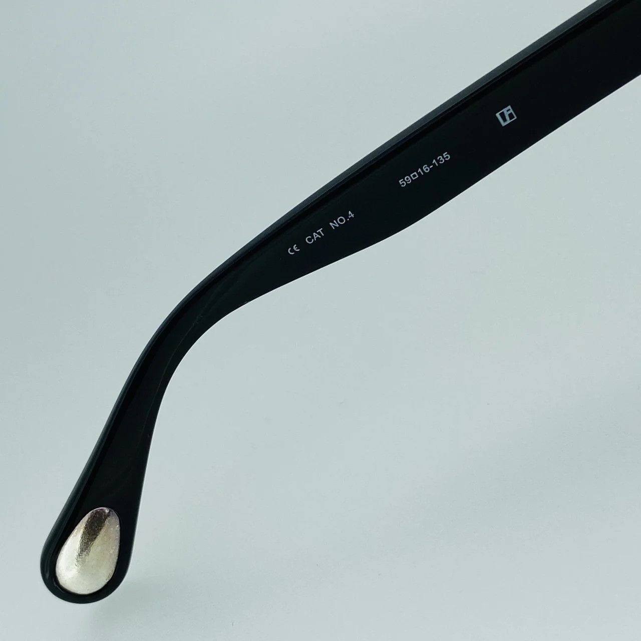 Ann Demeulemeester Ann Demeulemeester Sunglasses Cat Eye Black and Grey Size ONE SIZE - 4 Thumbnail