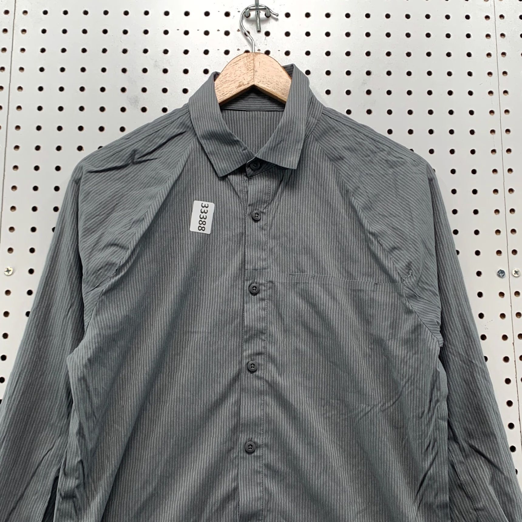 Lululemon VINTAGE Lululemon Button Shirt Mens M Medium Gray Striped Slim Fit Business Casual 20x27 Mens Size US M / EU 48-50 / 2 - 2 Thumbnail