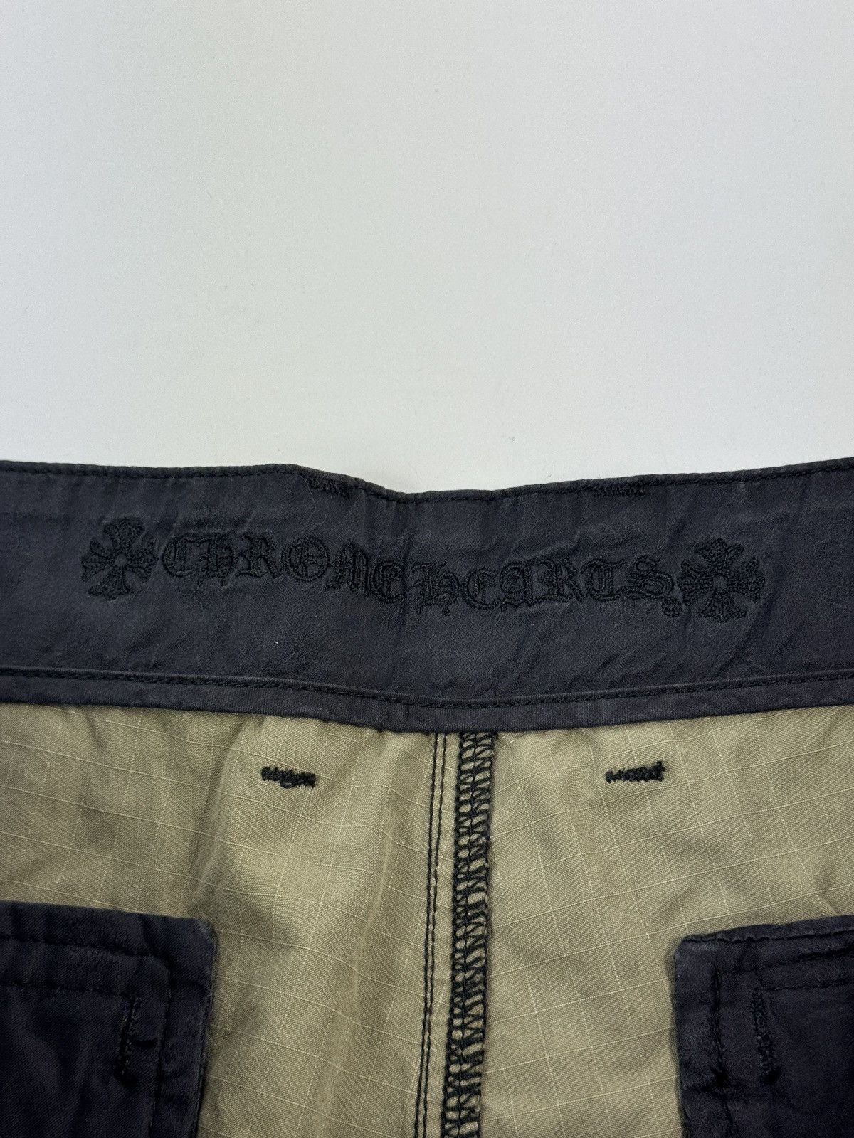 Chrome Hearts CAMOUFLAGE SINGLE BLACK CROSS SILVER BUTTON DETAILED SHORTS Size US 36 / EU 52 - 8 Thumbnail