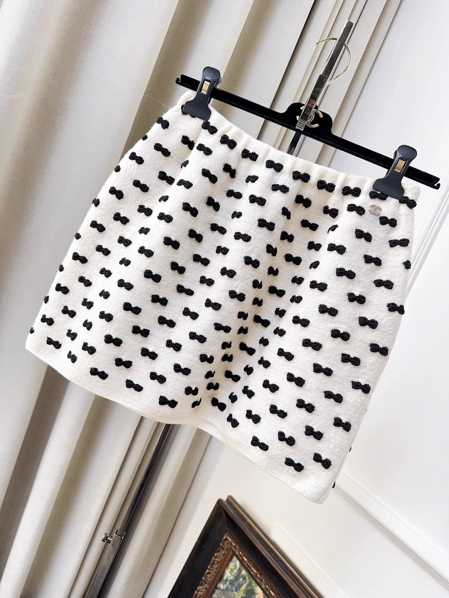 Chanel 25k white black bow mini skirt 38