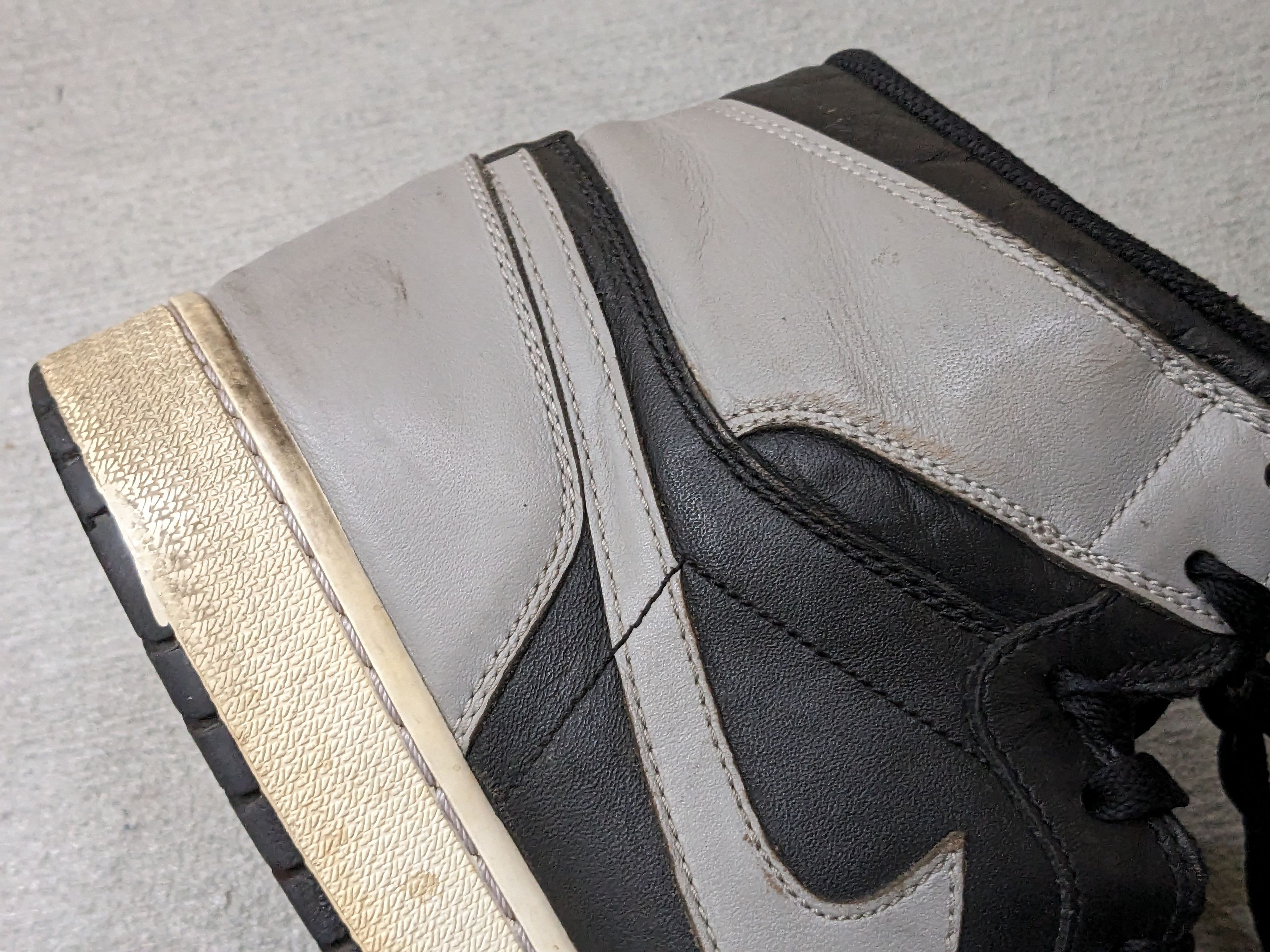 Jordan Brand Nike Air Jordan 1 Retro High OG Shadow 13 555088-014 Size US 13 / EU 46 - 13 Thumbnail