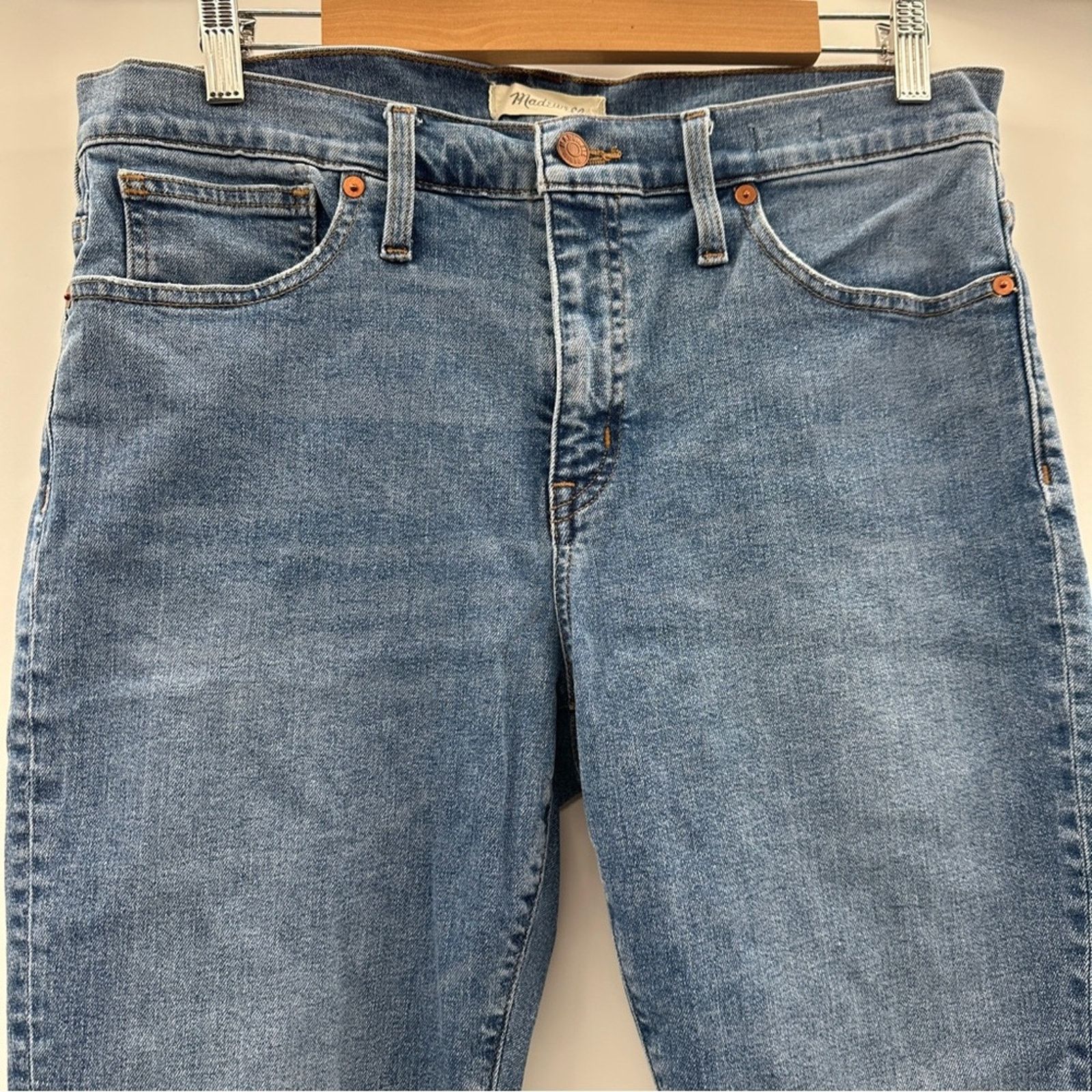 Madewell Madewell 9" Mid-Rise Skinny Jeans in Krasner Wash: Tencel Size 31" - 4 Thumbnail