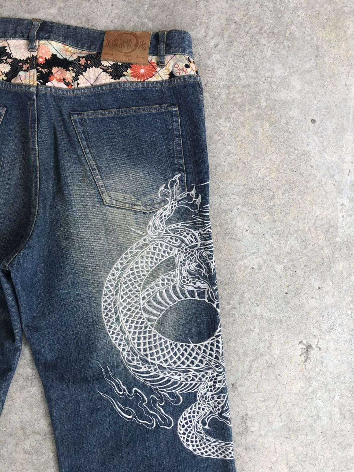 Karakuri Tamashii Karakuri Tamashii Embroidered Jeans Distressed Deni Size US 38 / EU 54 - 12 Thumbnail