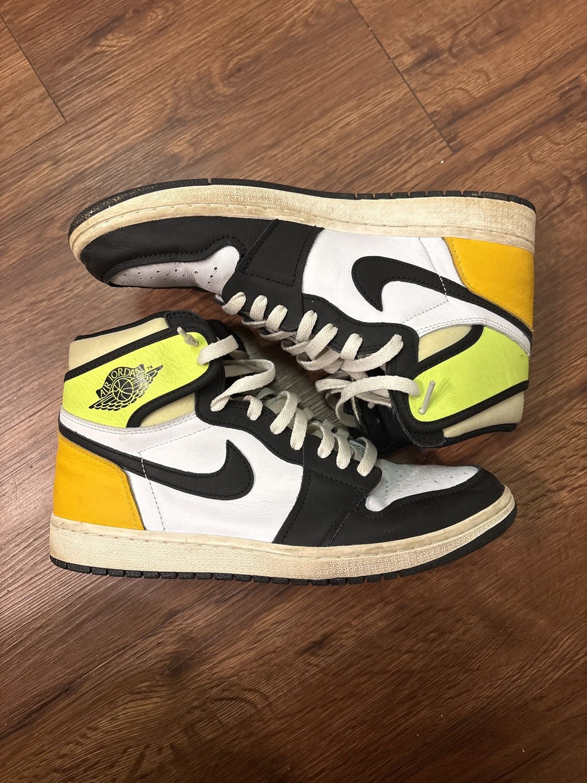 Jordan Brand Jordan 1 VOLT Size US 10 / EU 43 - 1 Thumbnail