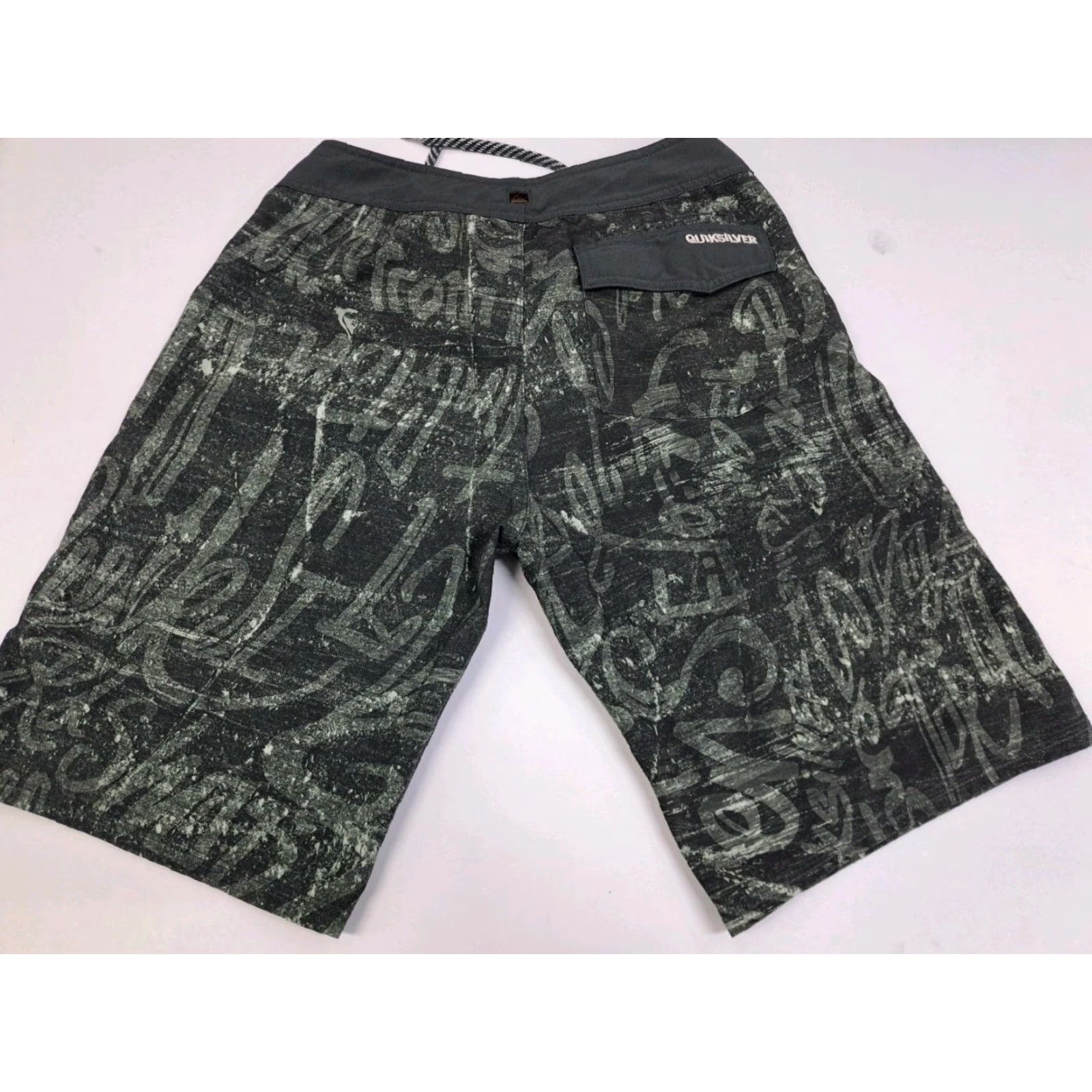 Logo 7 Quiksilver Board Shorts Mens Black/Green Embroidered Logo 32 90s Beach Surfing Lightweight Drawstring Back Pocket Size US 32 / EU 48 - 2 Thumbnail