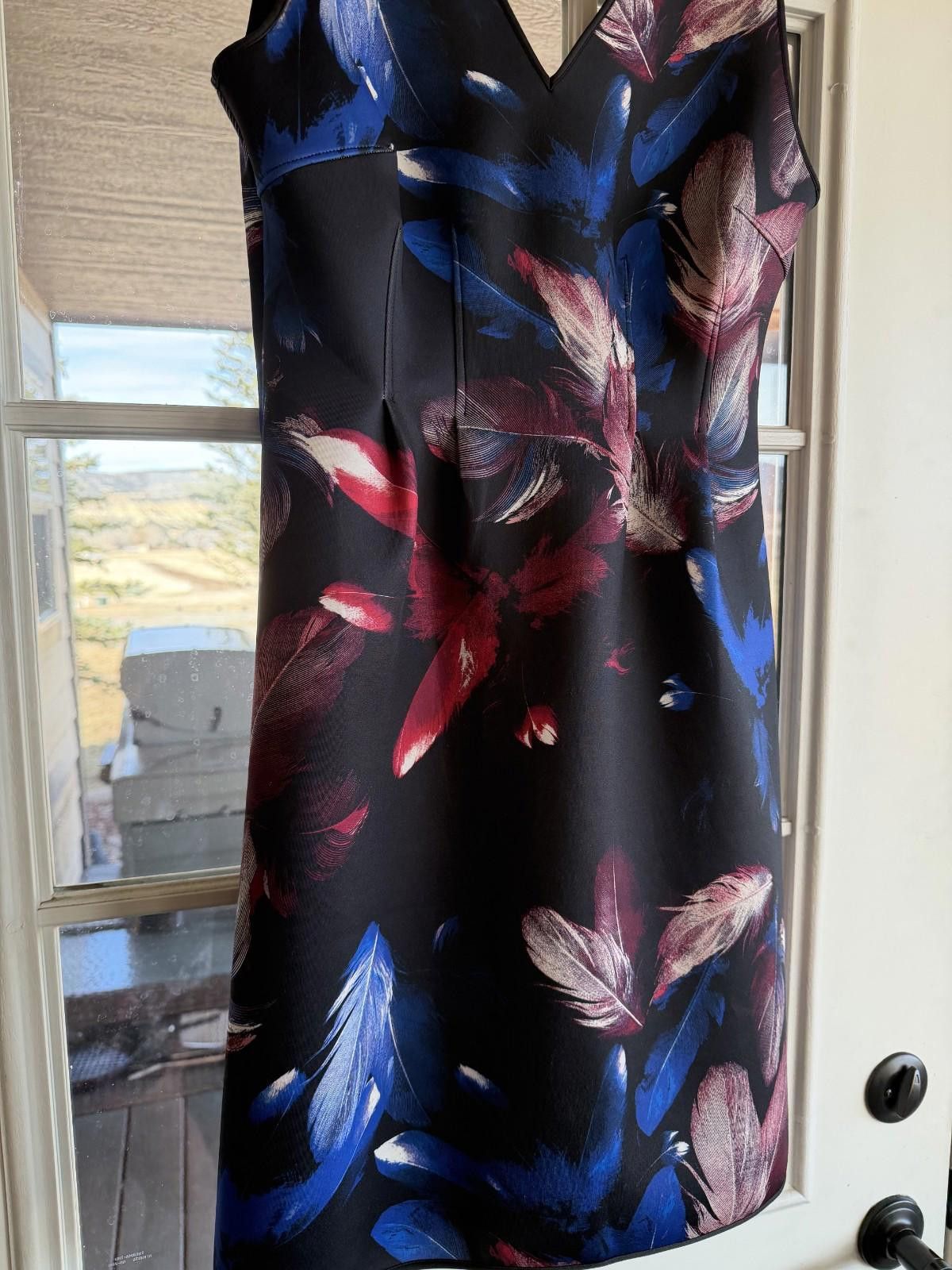 Other WHBM SCUBA Dress 6 Black Blue Red Feather Print Size M / US 6-8 / IT 42-44 - 11 Thumbnail