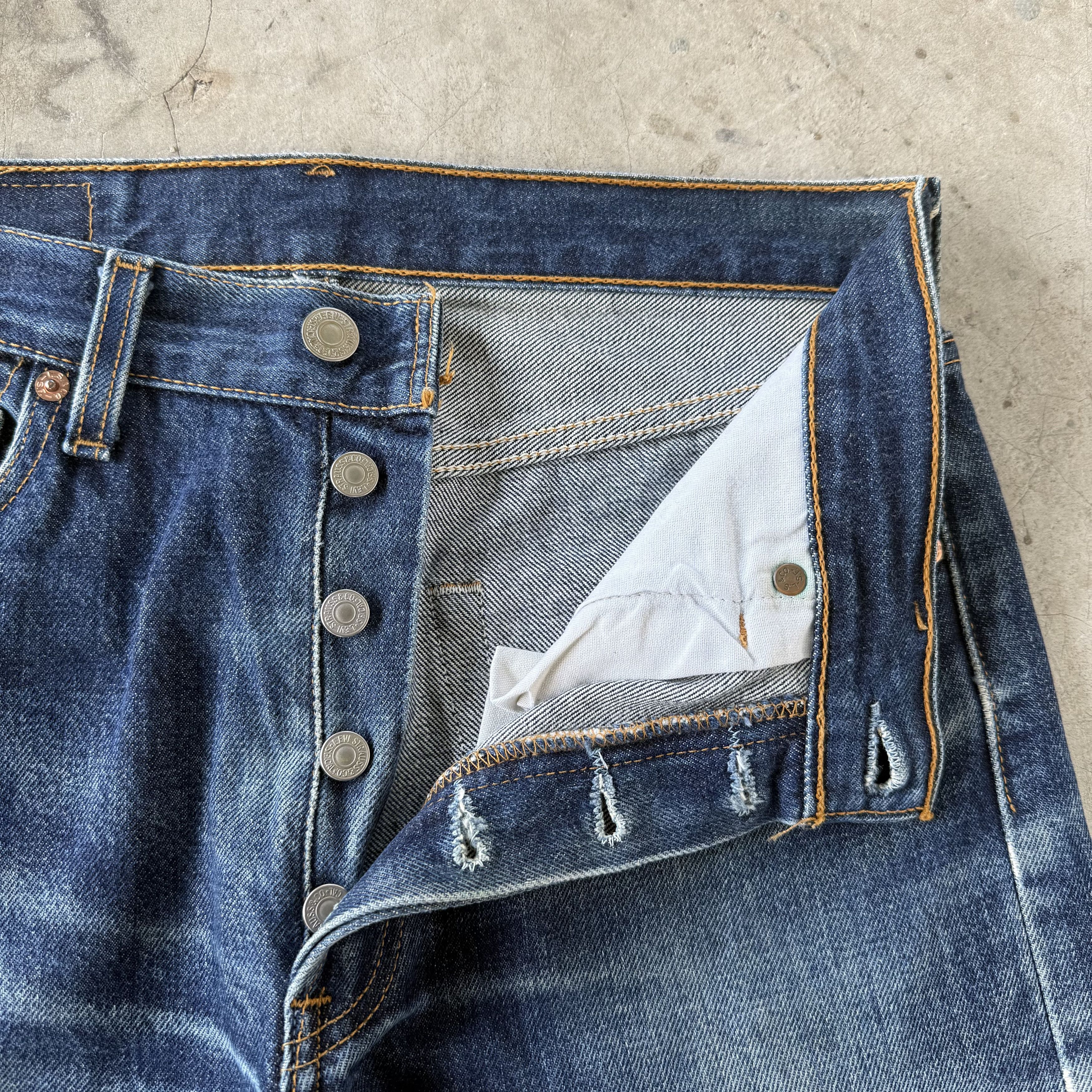 Levi's Vintage Clothing W30 Vintage Levi's 501 Faded Denim Jean Pants Size US 30 / EU 46 - 7 Thumbnail