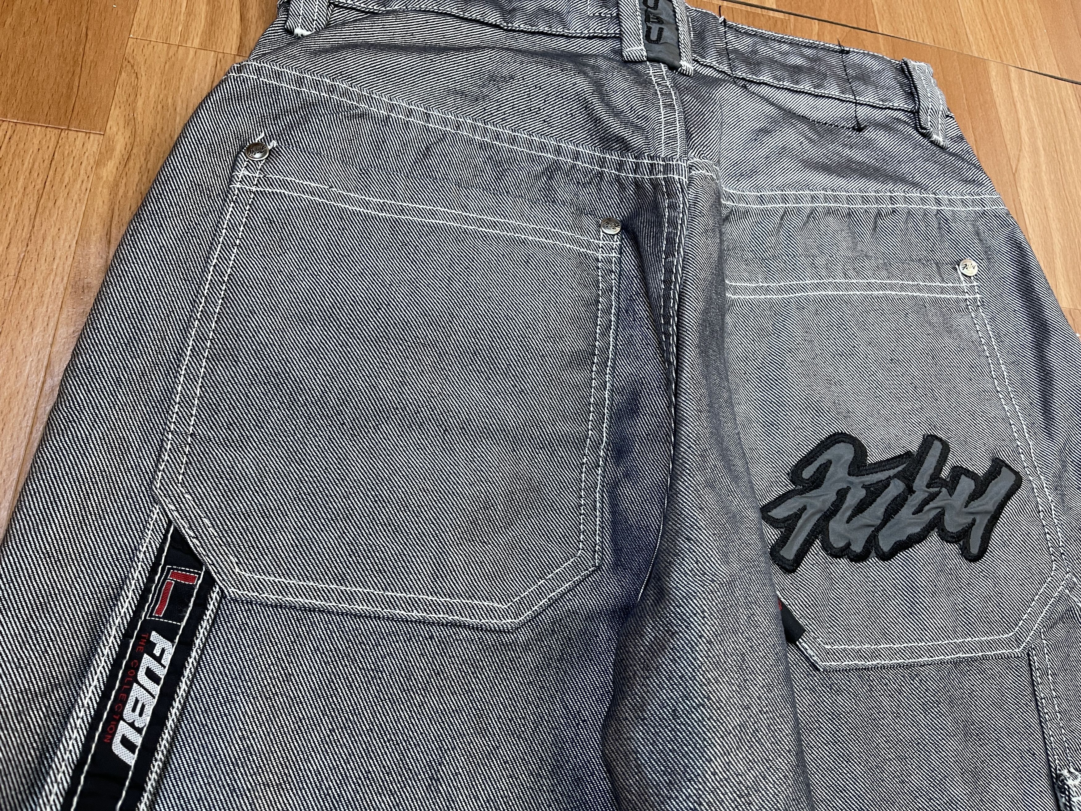 Fubu FUBU jeans shiny vintage baggy jeans silver metallic size 28 Size US 28 / EU 44 - 7 Thumbnail