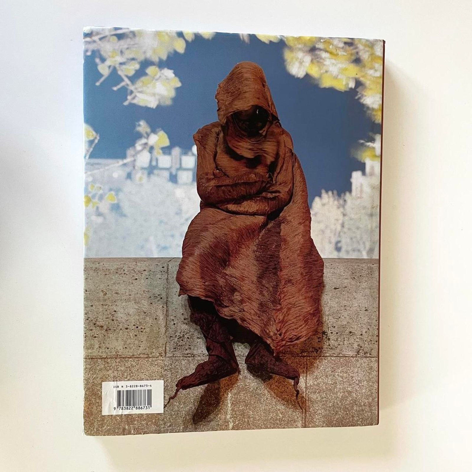Issey Miyake × Vintage Issey Miyake Hardcover Book Published by Taschen Size ONE SIZE - 3 Thumbnail
