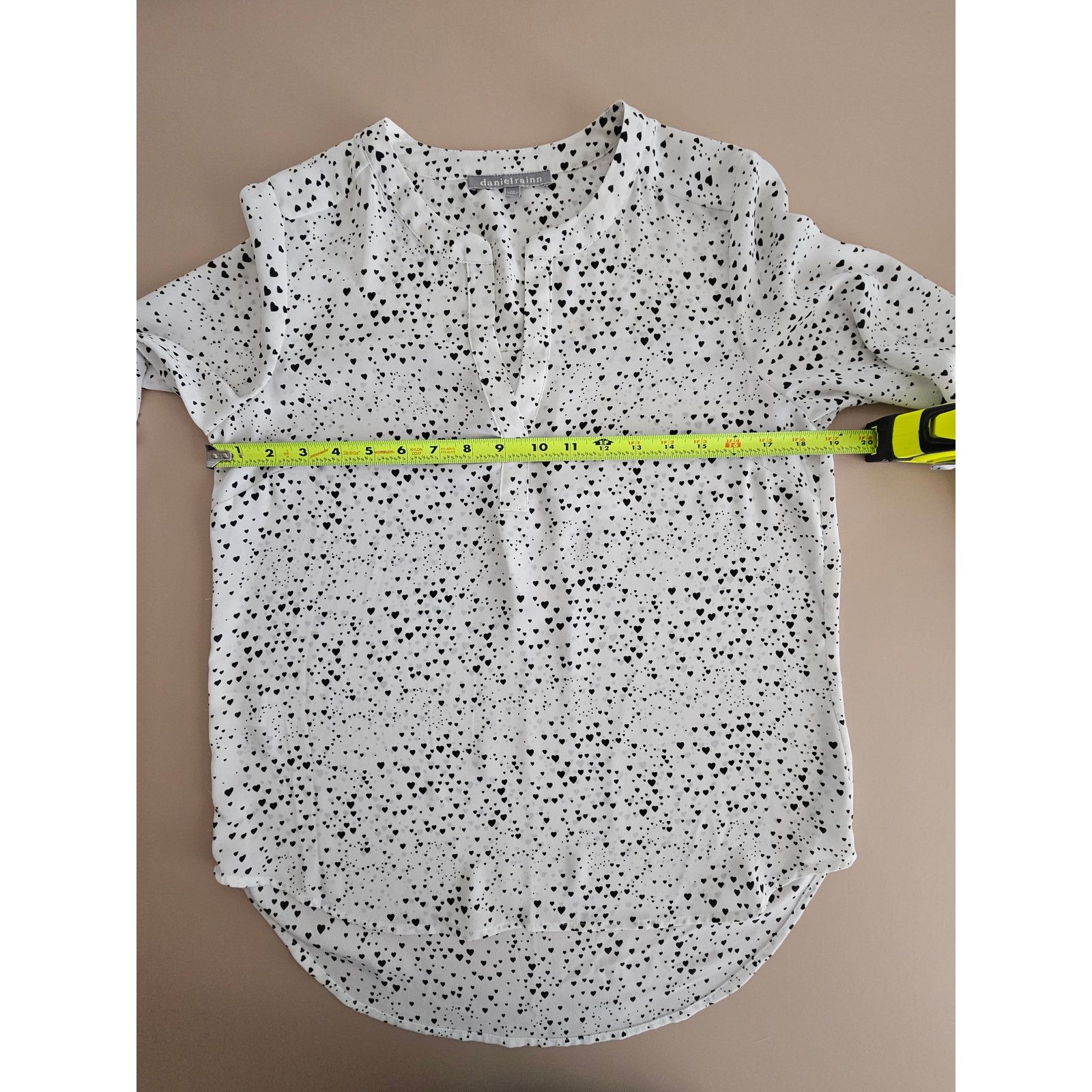 Anthropologie Daniel Rainn White Heart Print Split Neck Hi-Low Hem Top PS Size S / US 4 / IT 40 - 4 Thumbnail