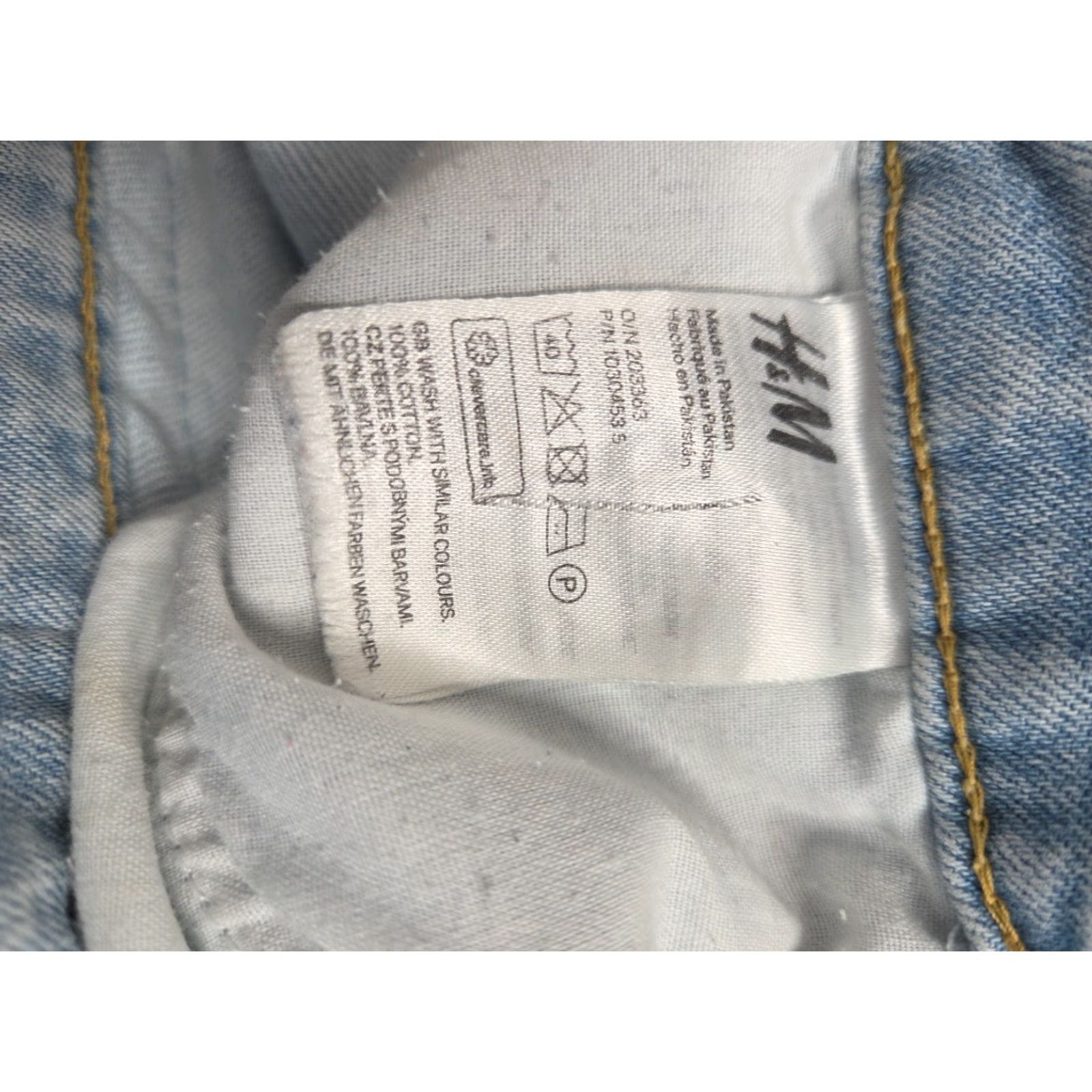 H&M VINTAGE H & M Ultra High Rise Distressed Mom Jeans Womens Size 4 Light Wash Size 27" / US 4 / IT 40 - 3 Thumbnail