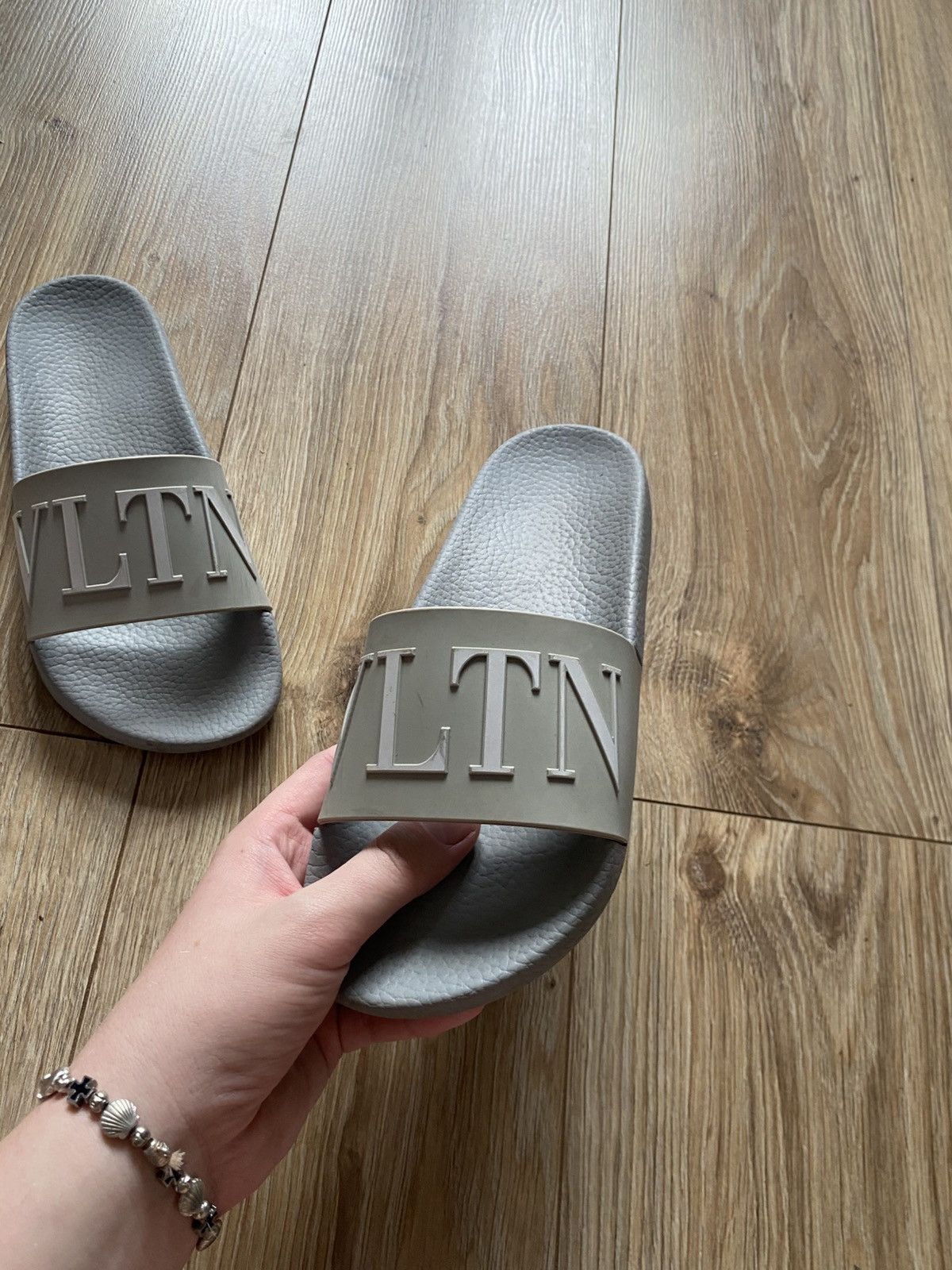 Valentino Valentino VLTN flip flops Size US 7 / IT 37 - 7 Thumbnail
