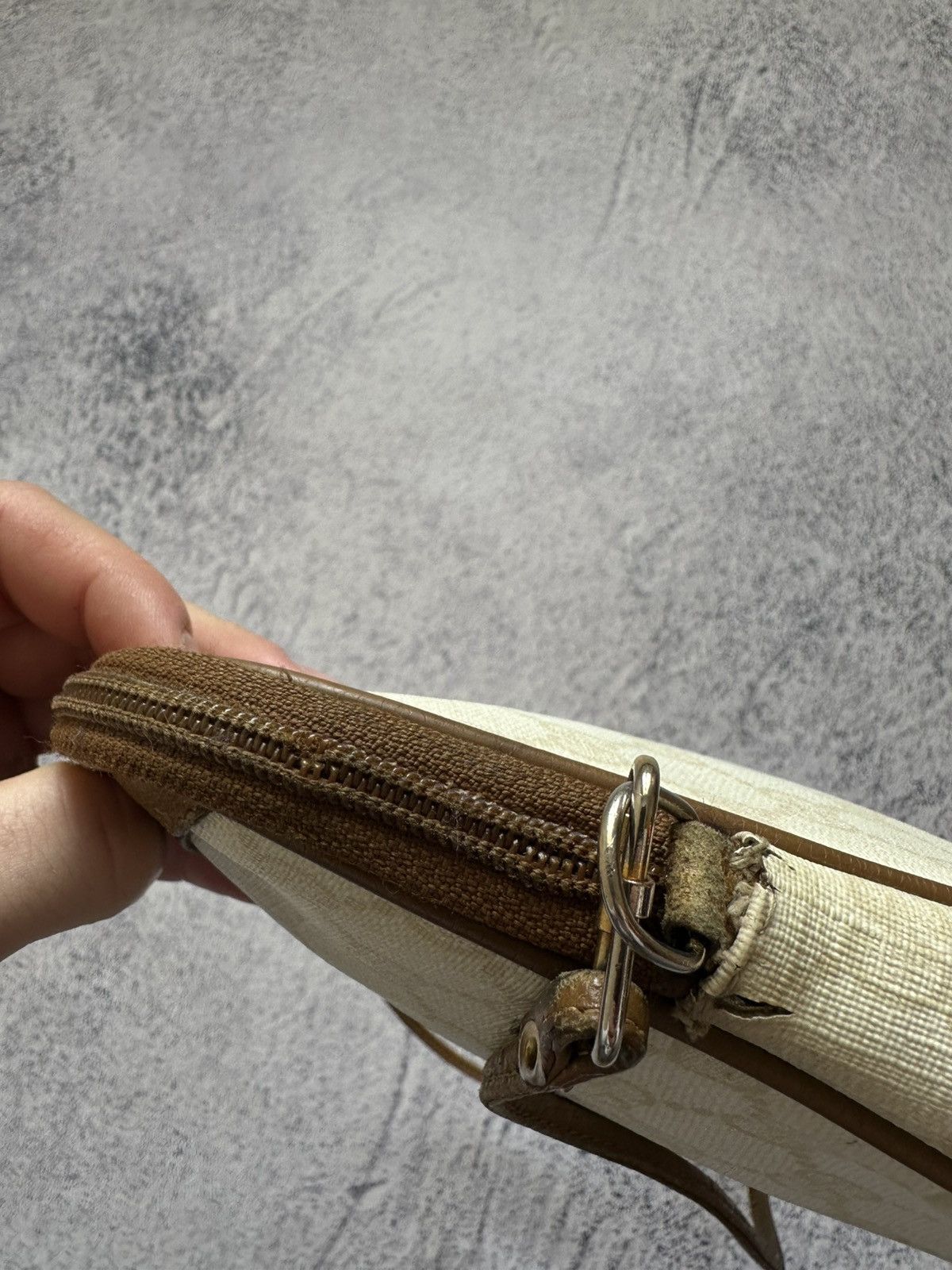 Gucci 80’s GUCCI GG Supreme Coated Canvas Zip Crossbody Bag Size ONE SIZE - 13 Thumbnail