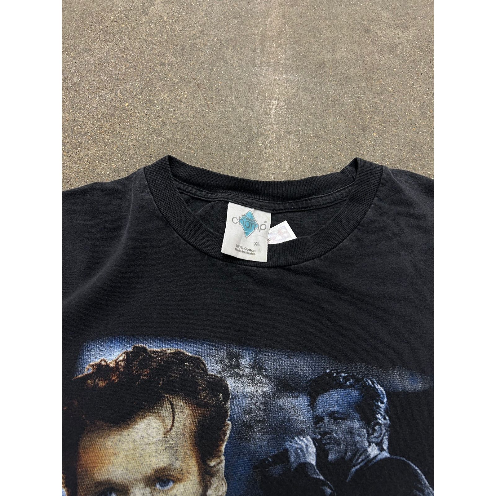 Vintage Vintage Faded 2001 John Mellencamp Distressed Tour T-Shirt Size US XL / EU 56 / 4 - 5 Thumbnail