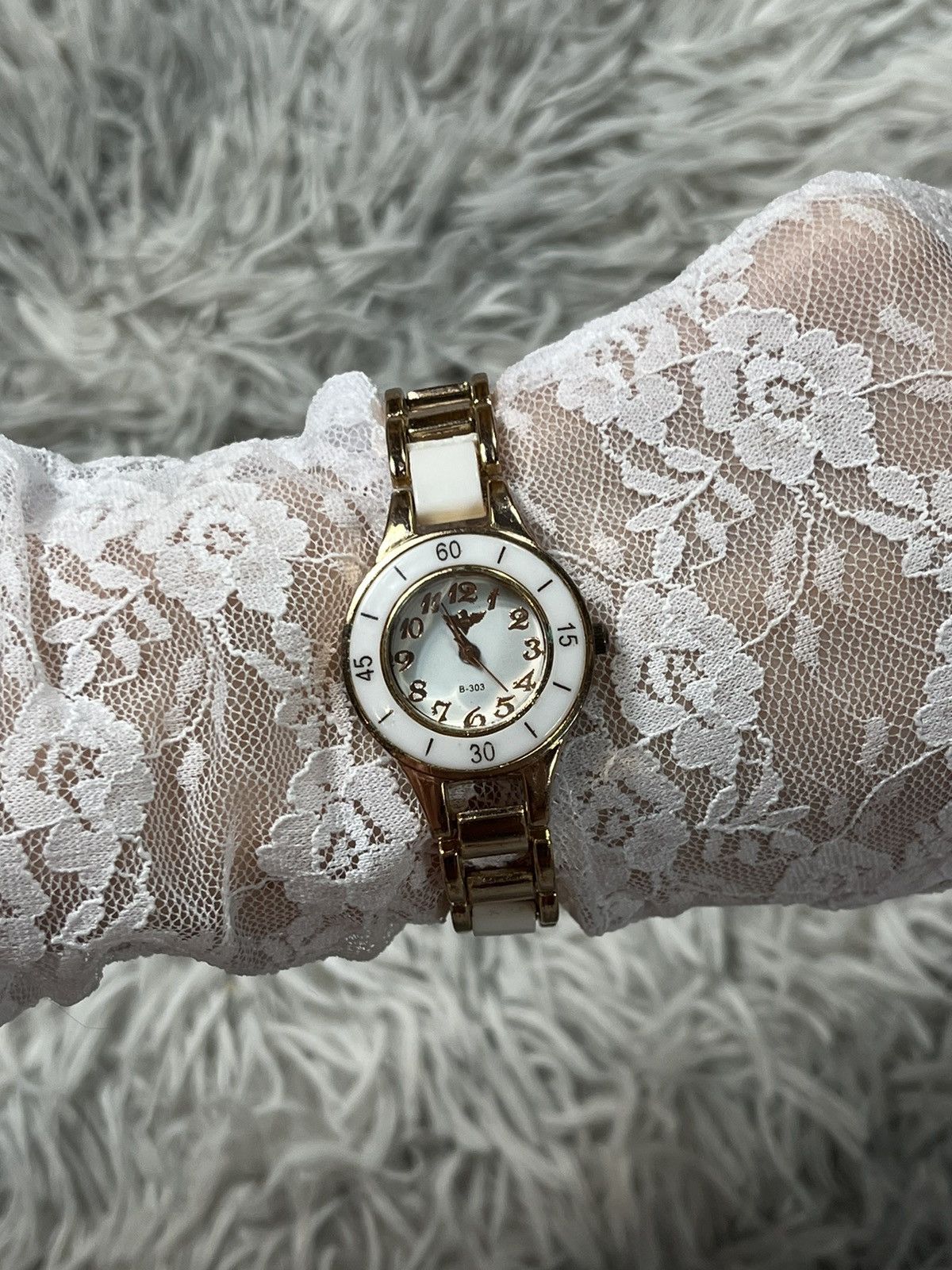 Jewelry Gold & White Ladies’ Bracelet Watch – Japanese Brand Size ONE SIZE - 1 Thumbnail