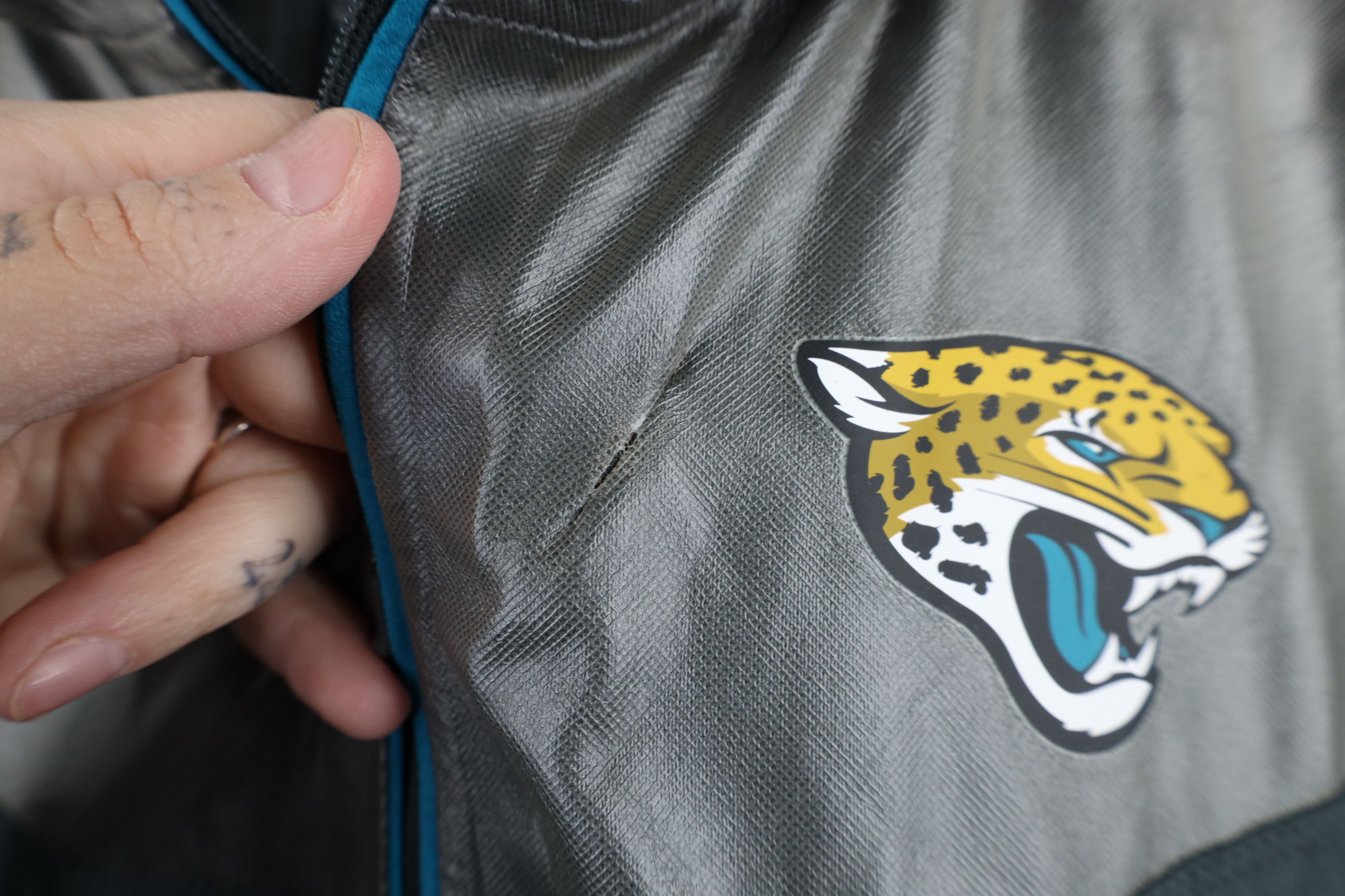 Nike × Vintage Nike On Field Jacksonville Jaguars Football Hooded Jacket Size US L / EU 52-54 / 3 - 6 Thumbnail