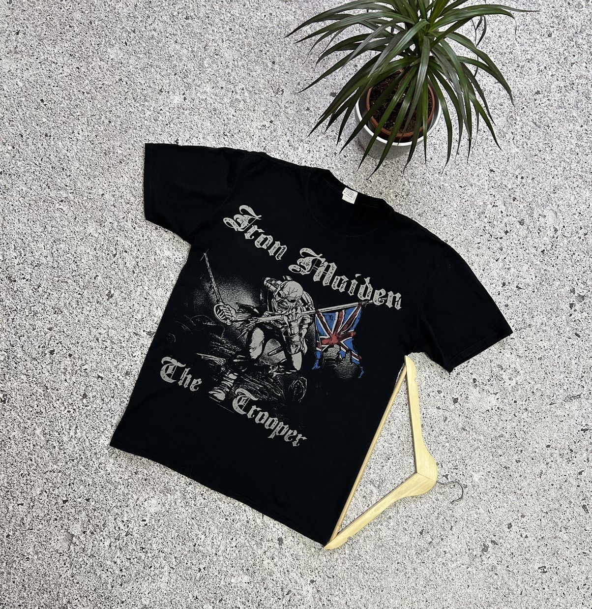 Band Tees × Iron Maiden Vintage 2011 Iron Maiden The Trooper England Tour T-Shirt Size US XL / EU 56 / 4 - 1 Thumbnail