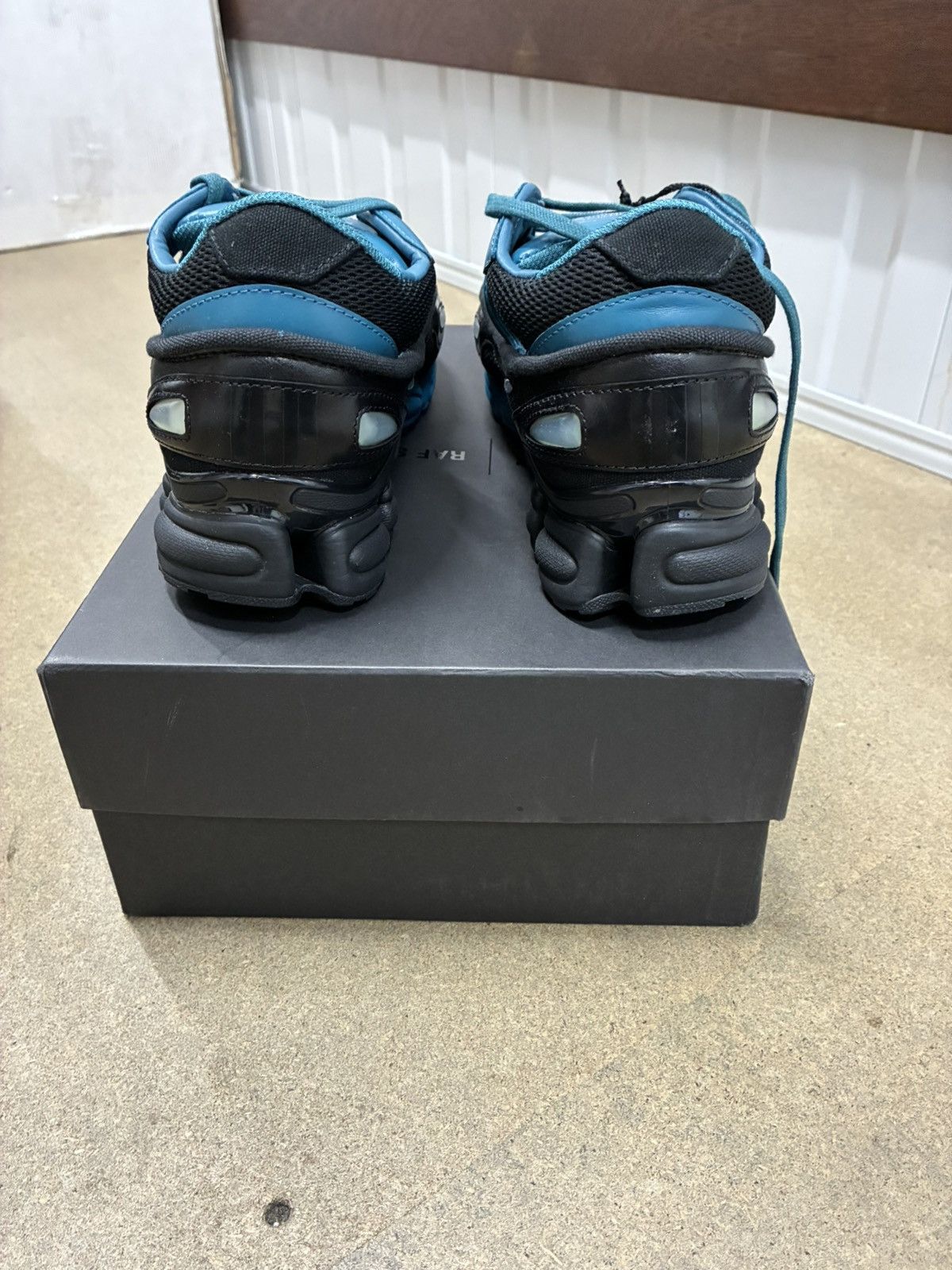 Adidas × Raf Simons RAF SIMONS ADIDAS RS REPLICANT OZWEEGO SIZE 10 Size US 10 / EU 43 - 9 Thumbnail