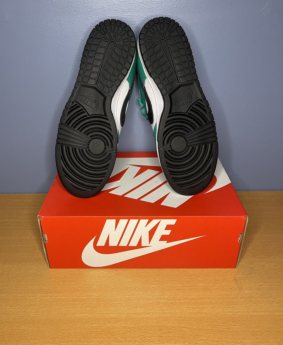 Nike Nike Dunk Low “Celtics” Size US 10.5 / EU 43-44 - 7 Thumbnail