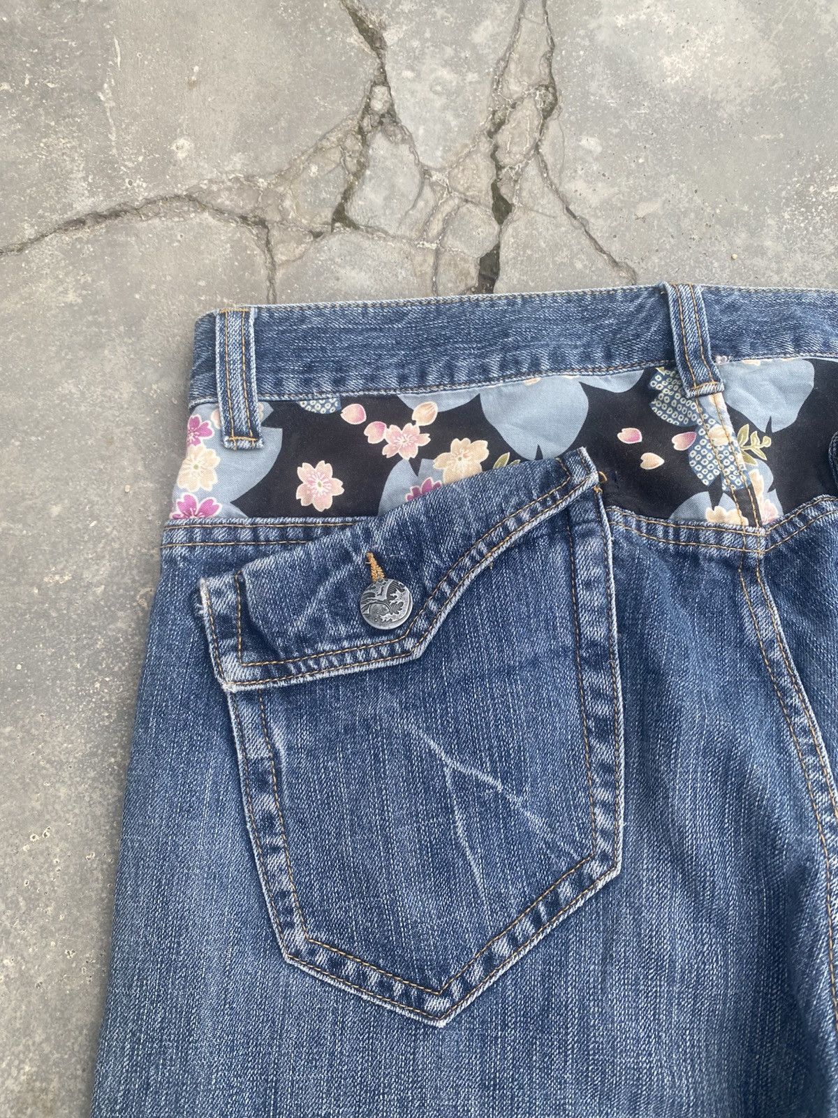 Karakuri Tamashii Vintage JAPAN KOI Distressed Jeans Size US 33 - 9 Thumbnail