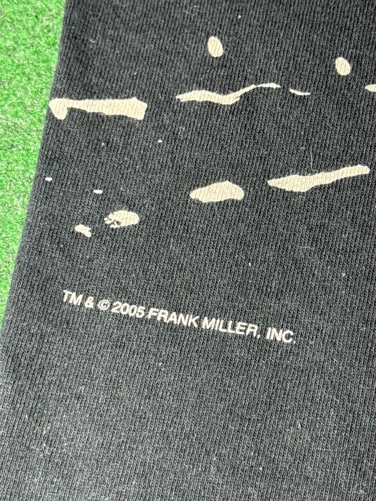 Vintage Vintage Frank Miller Sin City Graphitti Y2K Comic L T Shirt Size US L / EU 52-54 / 3 - 3 Thumbnail