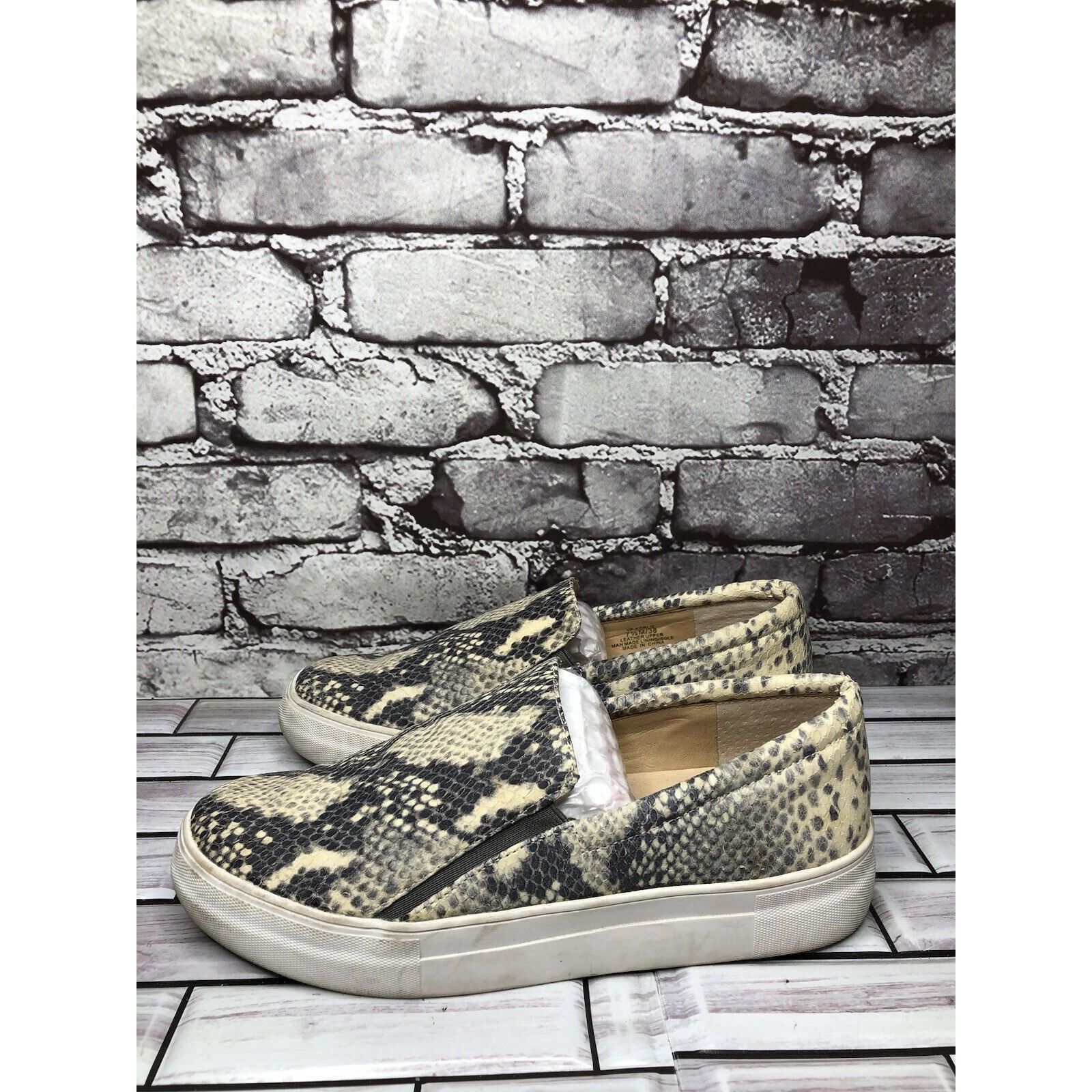 Vince Camuto Vince Camuto Korli 2 Ivory Leather SnakeSkin Slip On Sneaker Size US 7.5 / IT 37.5 - 10 Thumbnail