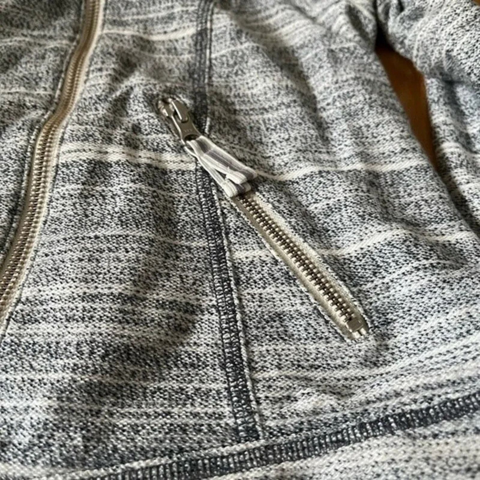 Anthropologie Anthropologie Caitlin Grey knit Moto jacket, size Medium Size M / US 6-8 / IT 42-44 - 3 Thumbnail
