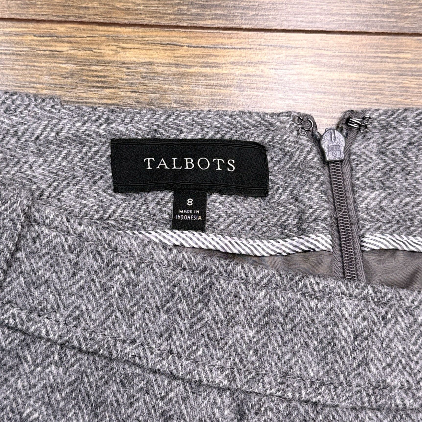Talbots Talbots Skirt Womens 8 Gray Wool Blend Herringbone Mini Zipper Tweed Size 30" / US 8 / IT 44 - 3 Thumbnail