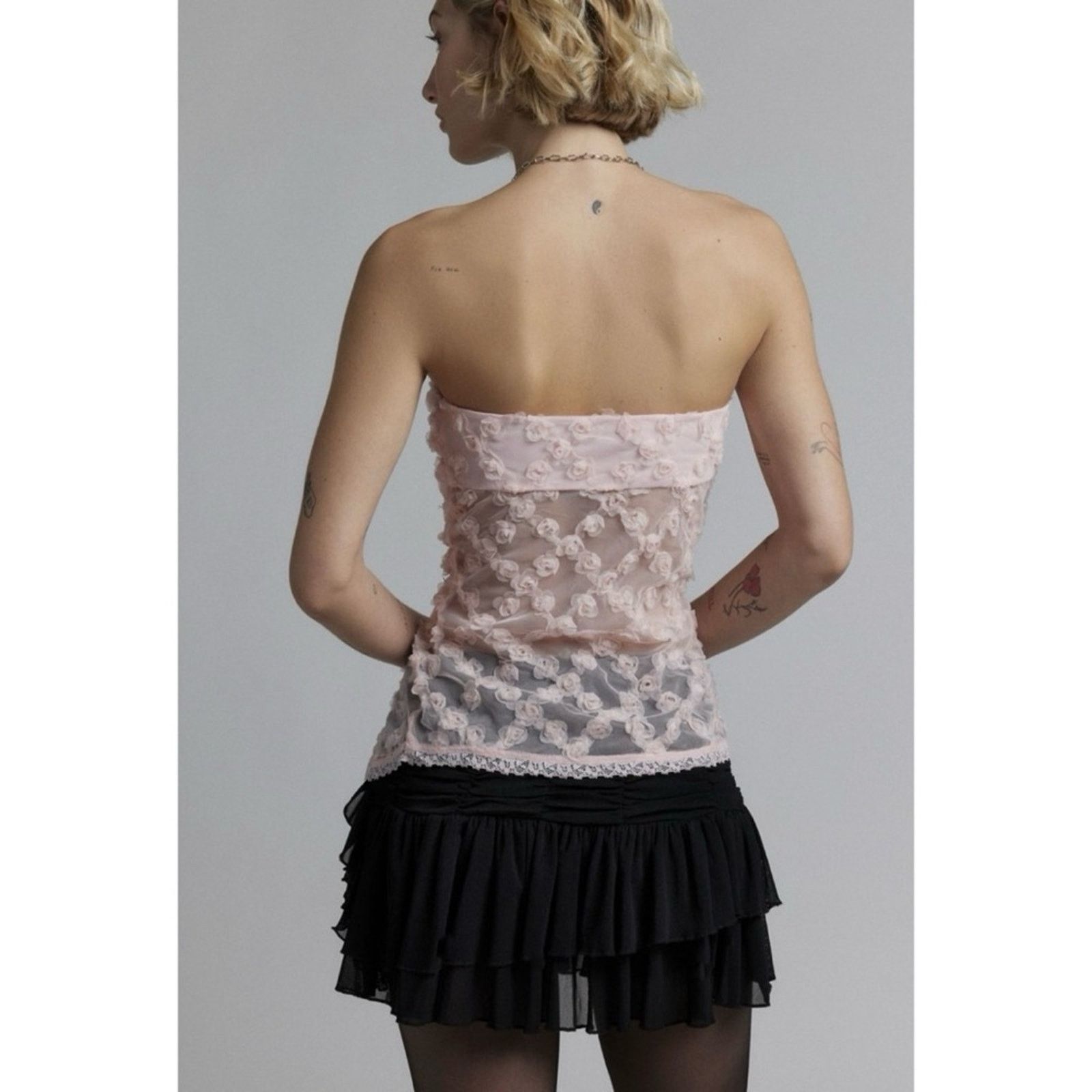 Urban Outfitters Urban Outfitters Kimchi Blue Rosie Floral Tube Top M Size M / US 6-8 / IT 42-44 - 15 Thumbnail