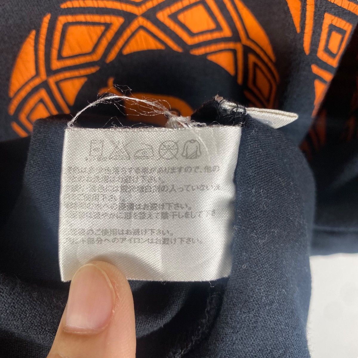 Vintage Distressed Vintage 00's ALEXANDER GIRARD The Snake Art Tee Size US S / EU 44-46 / 1 - 9 Thumbnail