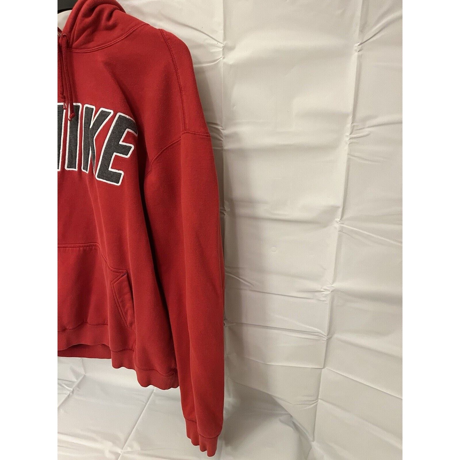 Nike vintage Nike Grey Tag Men’s Red hoodie Nike Logo XXL Size US XXL / EU 58 / 5 - 6 Thumbnail