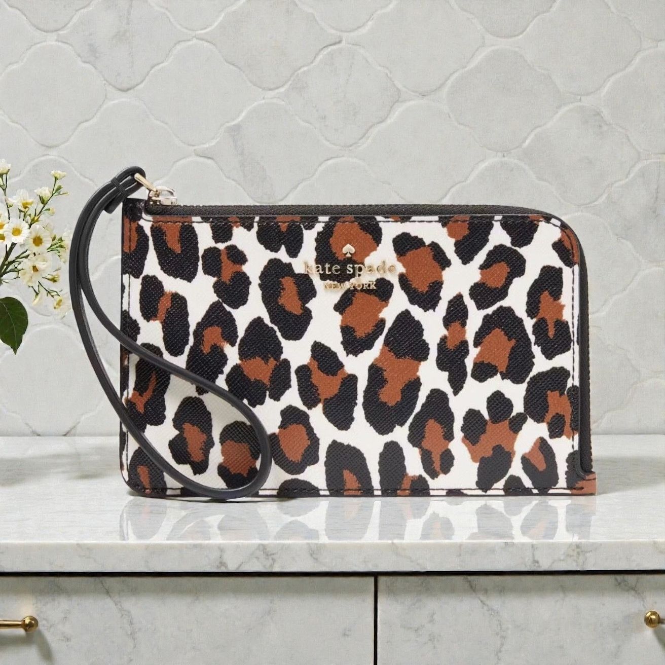 Kate Spade Kate Spade Lucy Leopard Small L Zip Wristlet KH770 Size ONE SIZE - 1 Thumbnail