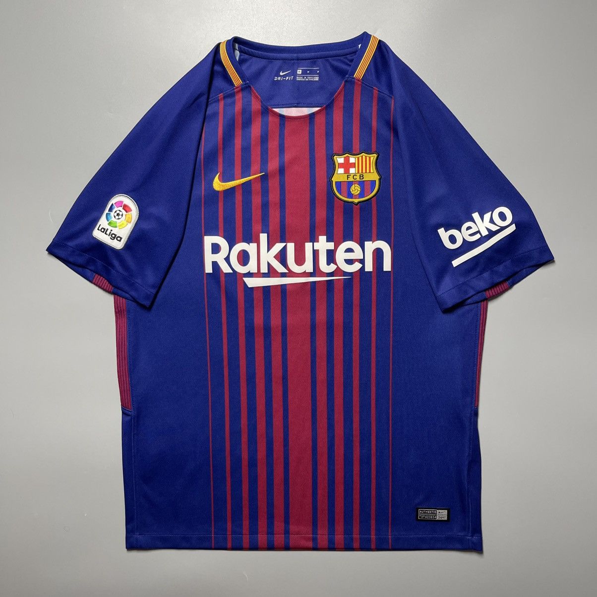 Nike BARCELONA NIKE 2017/2018 FOOTBALL HOME JERSEY #10 MESSI Size US M / EU 48-50 / 2 - 2 Thumbnail