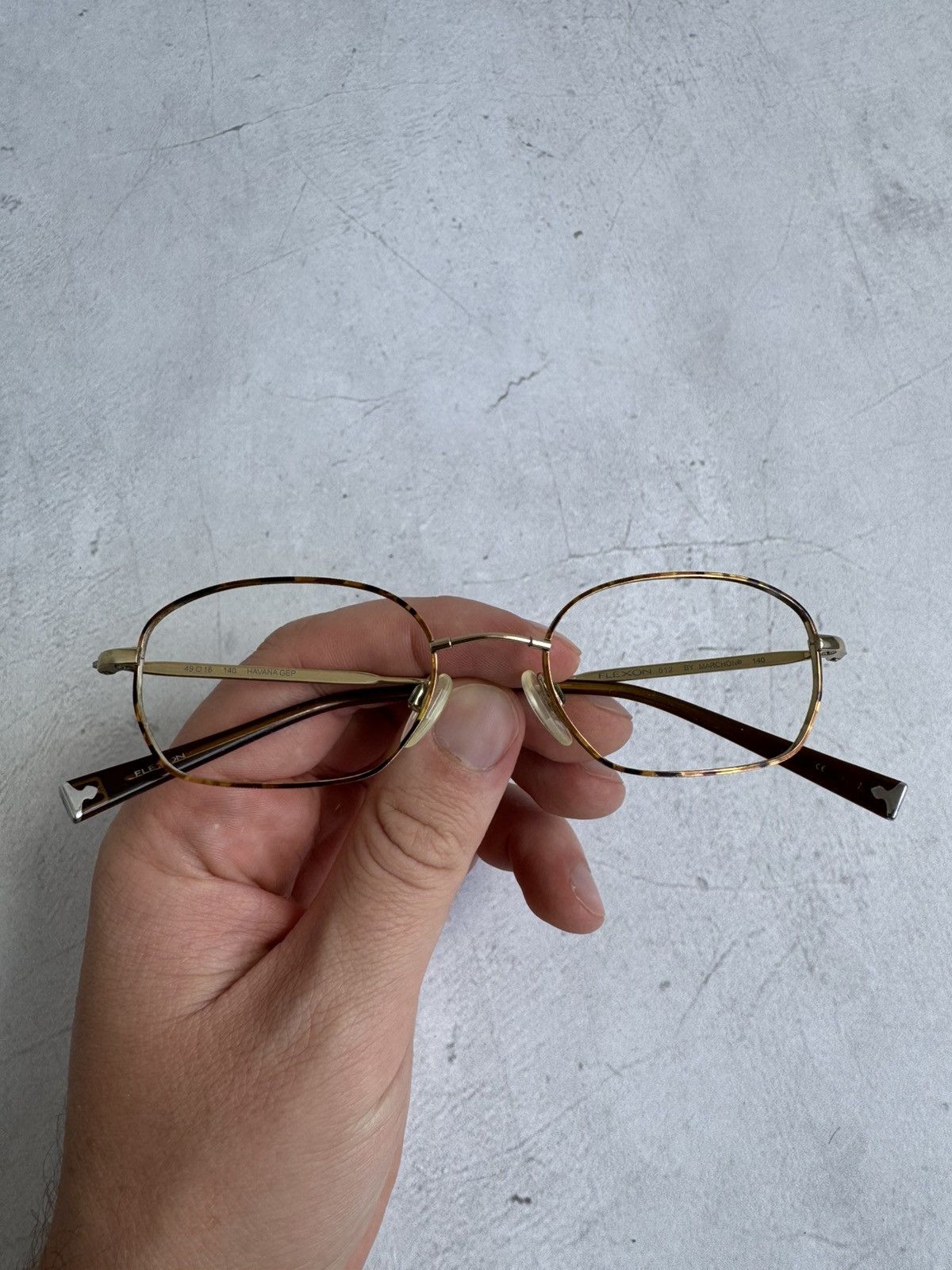 Vintage Flexon Eyeglasses Frame Oval Gold Titanium Metal Size ONE SIZE - 8 Thumbnail
