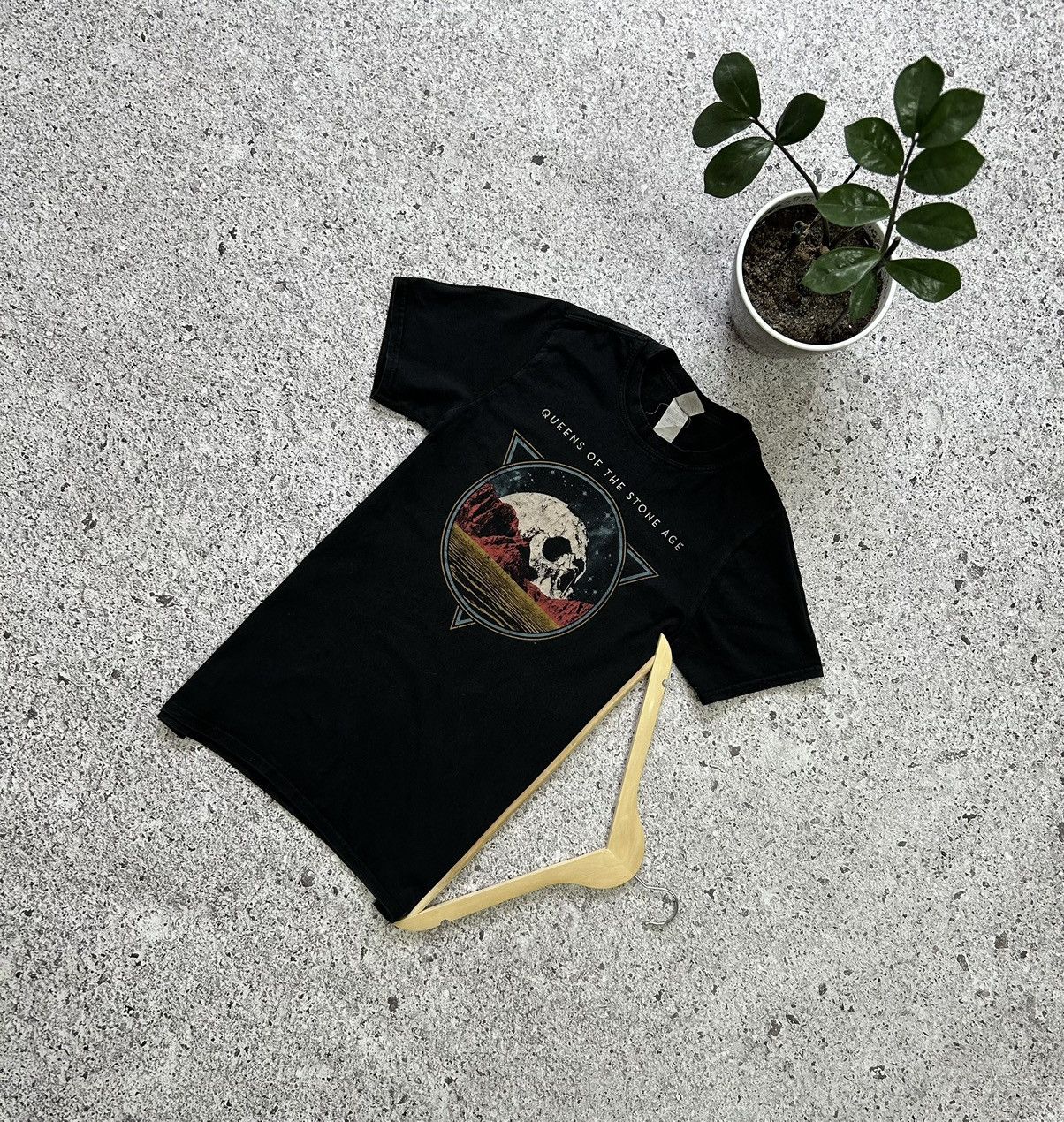 Band Tees Queens Of The Stone Age Villains Tour 2018 Rock Band T-Shirt Size US S / EU 44-46 / 1 - 1 Thumbnail