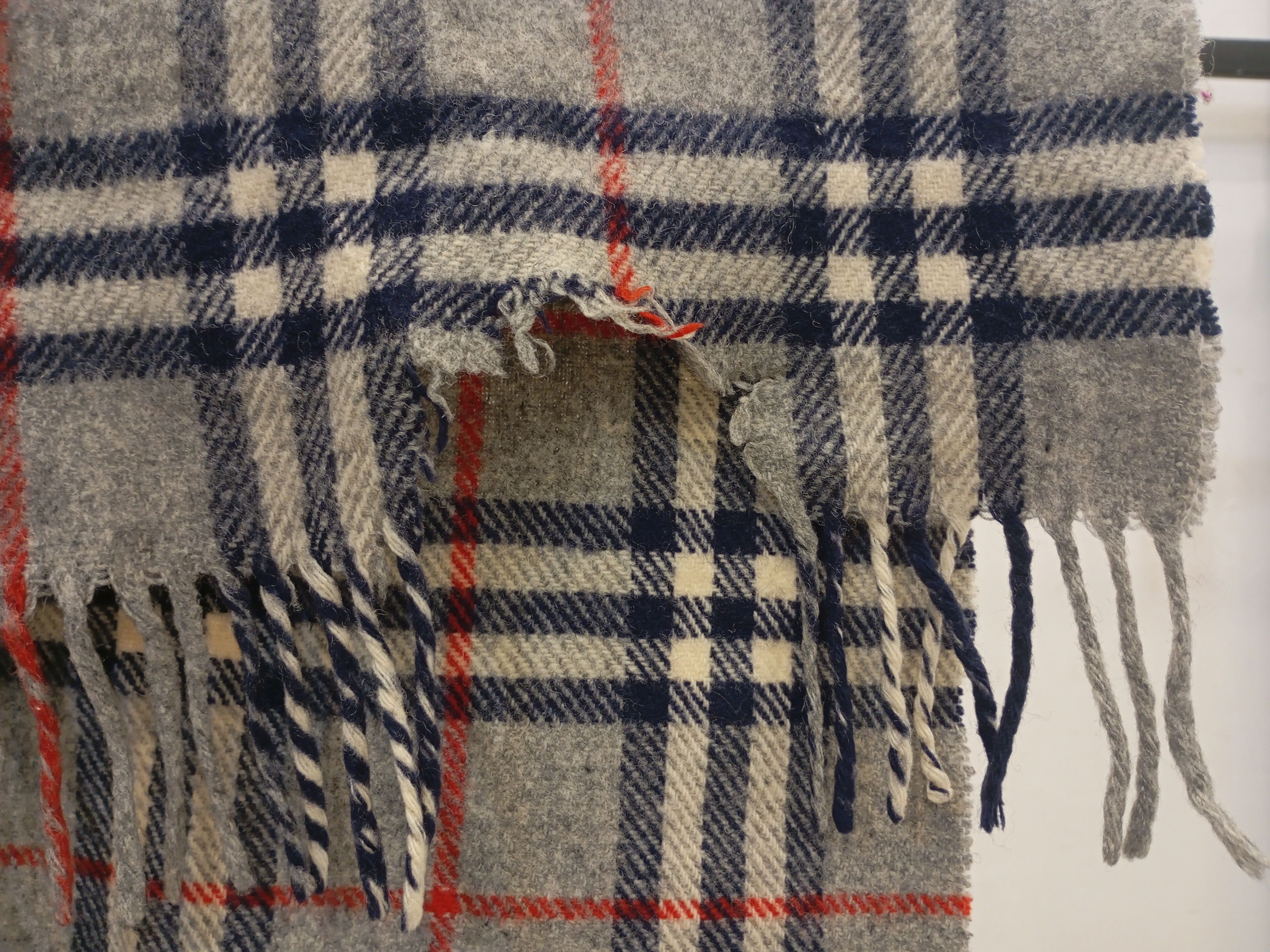 Burberry Distressed Burberrys scarves scarf shawl Size ONE SIZE - 4 Thumbnail